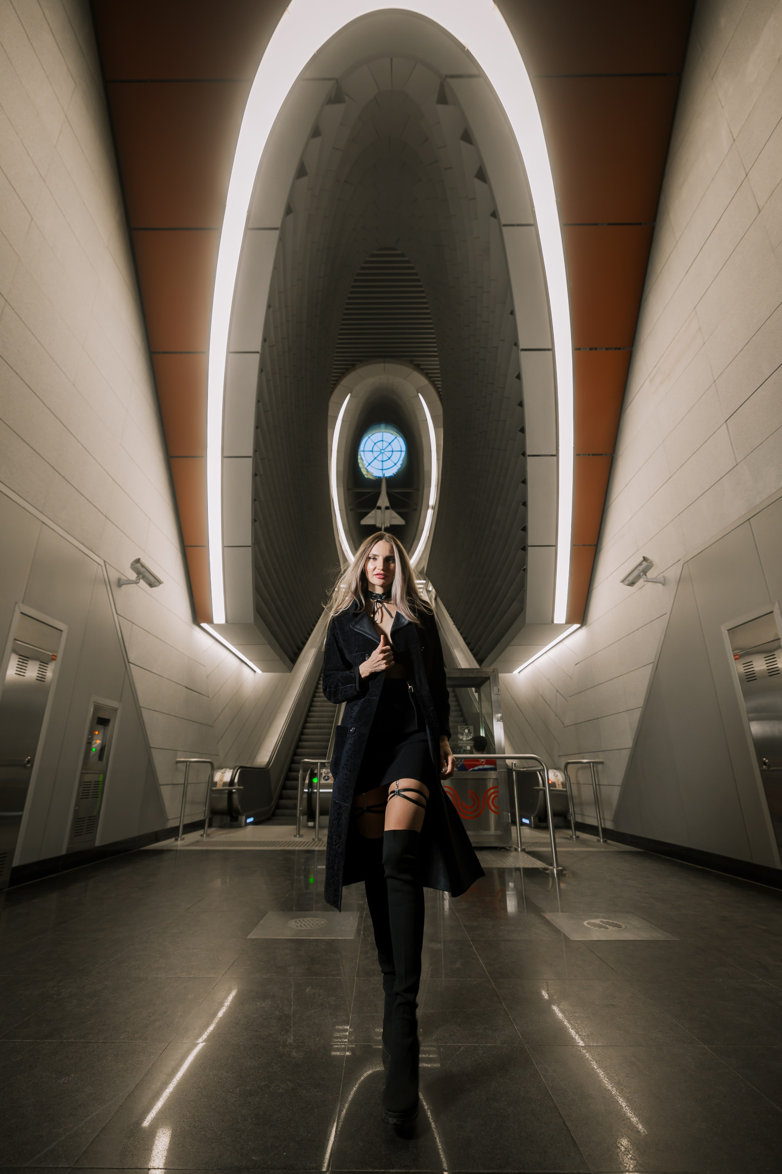 В метро. Photomantis