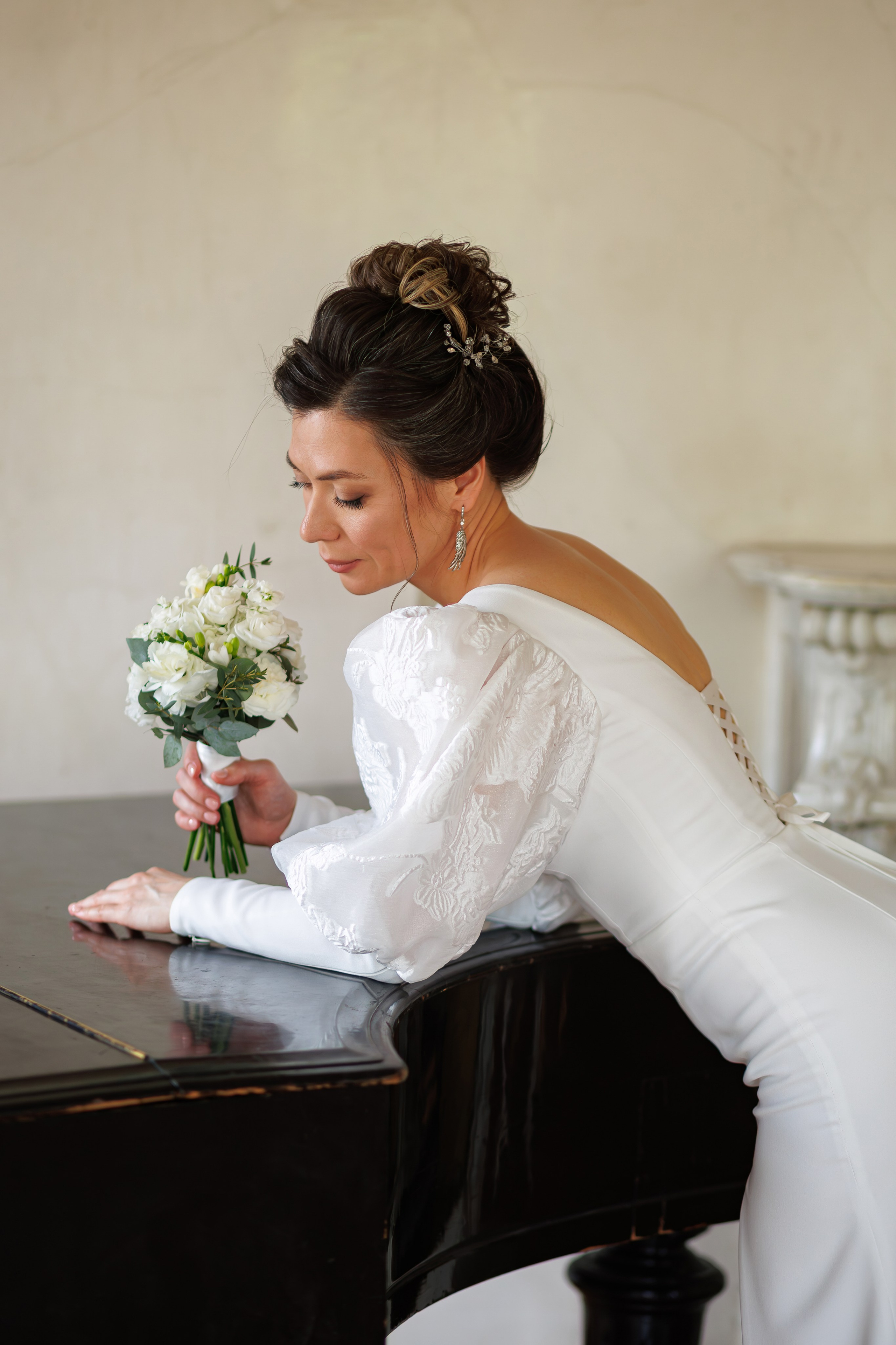 Свадебная фотосессия в библиотеке читальне им Пушкина. Свадебный фотограф Москва и МО Сергей Киржаев