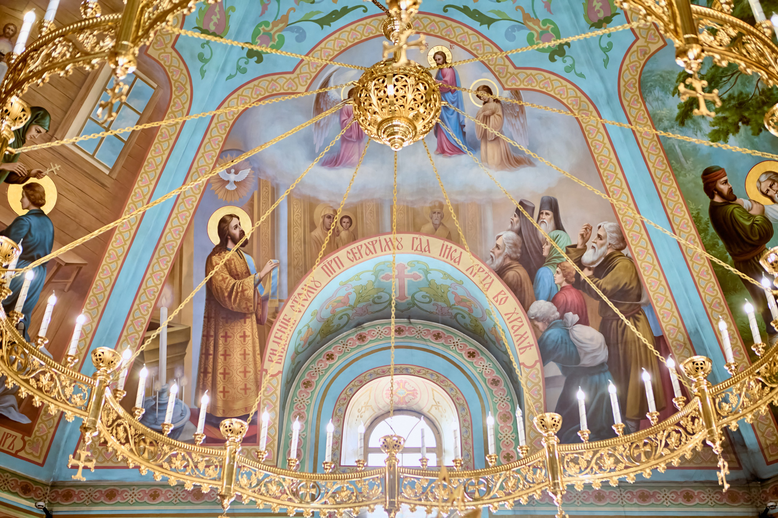 Большая фреска на южной стороне  в храме Видение Свт. Преп. Серафиму Господа Иисуса Христа во храме