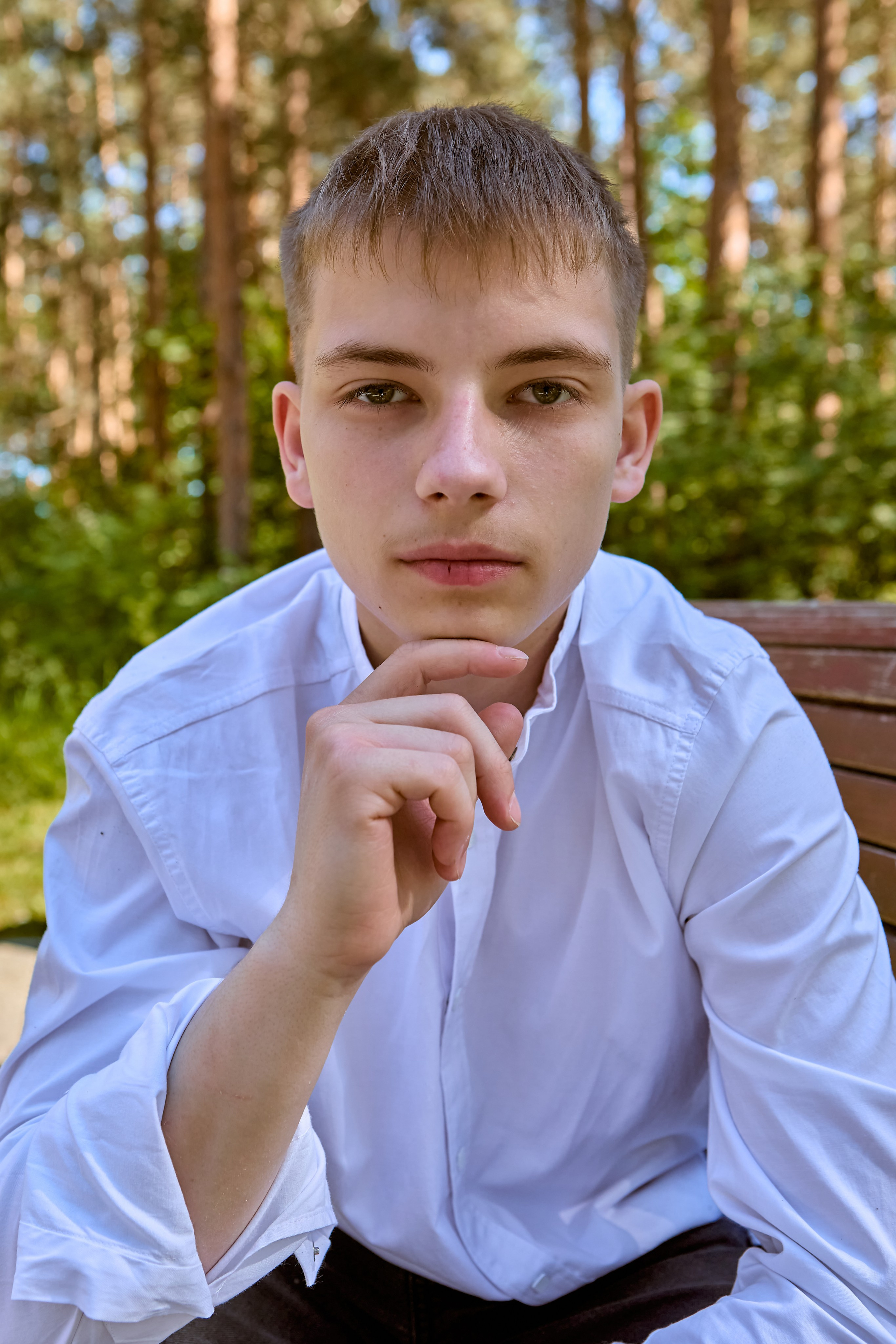 Девятиклассник в лучах солнца — символ юности и веры, фото Николая Голованова, г. Дзержинск.