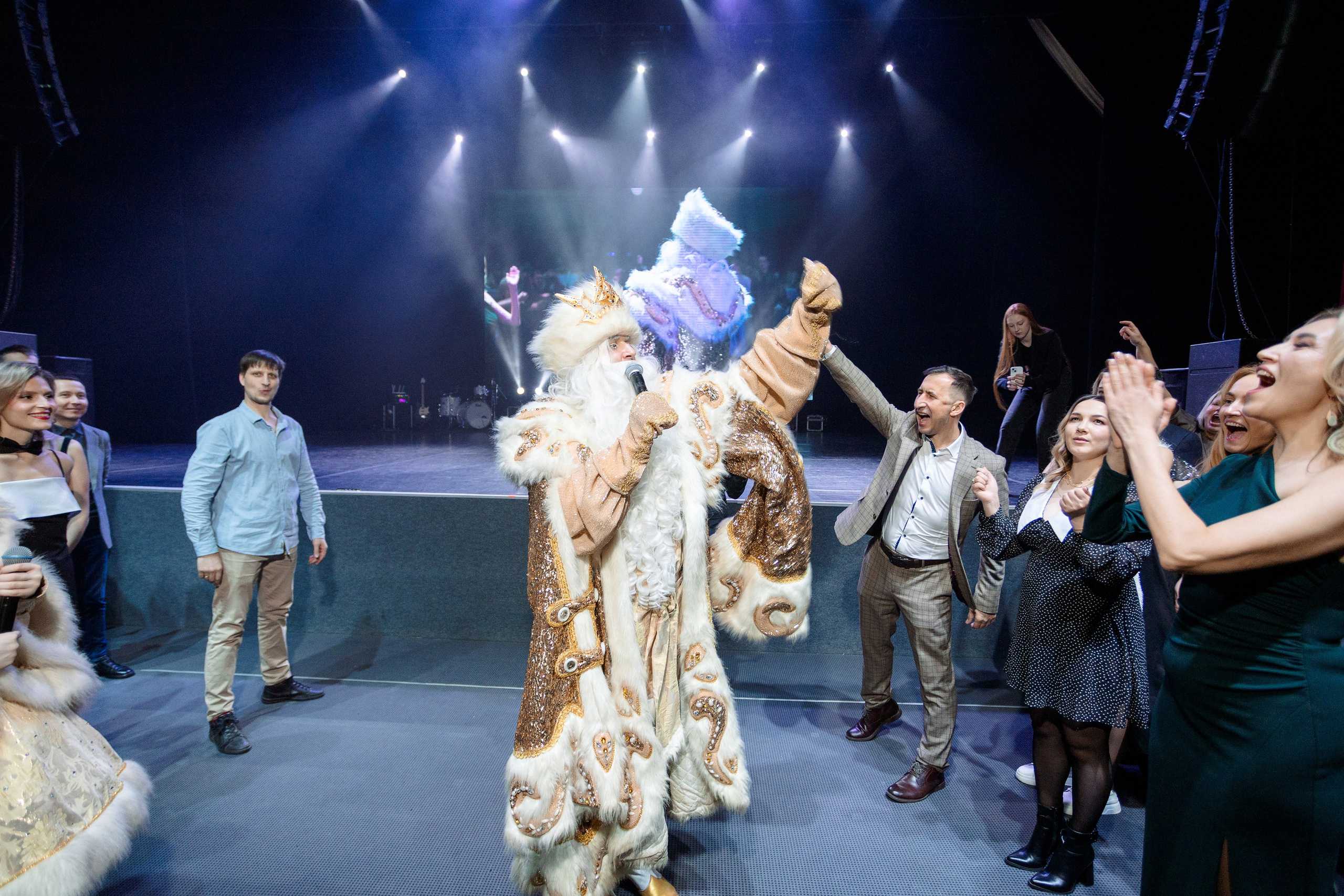 РЕПОРТАЖ: НОВЫЙ ГОД В ДК МЕТАЛЛУРГ. Профессиональный фотограф в Ижевске Леша Петров