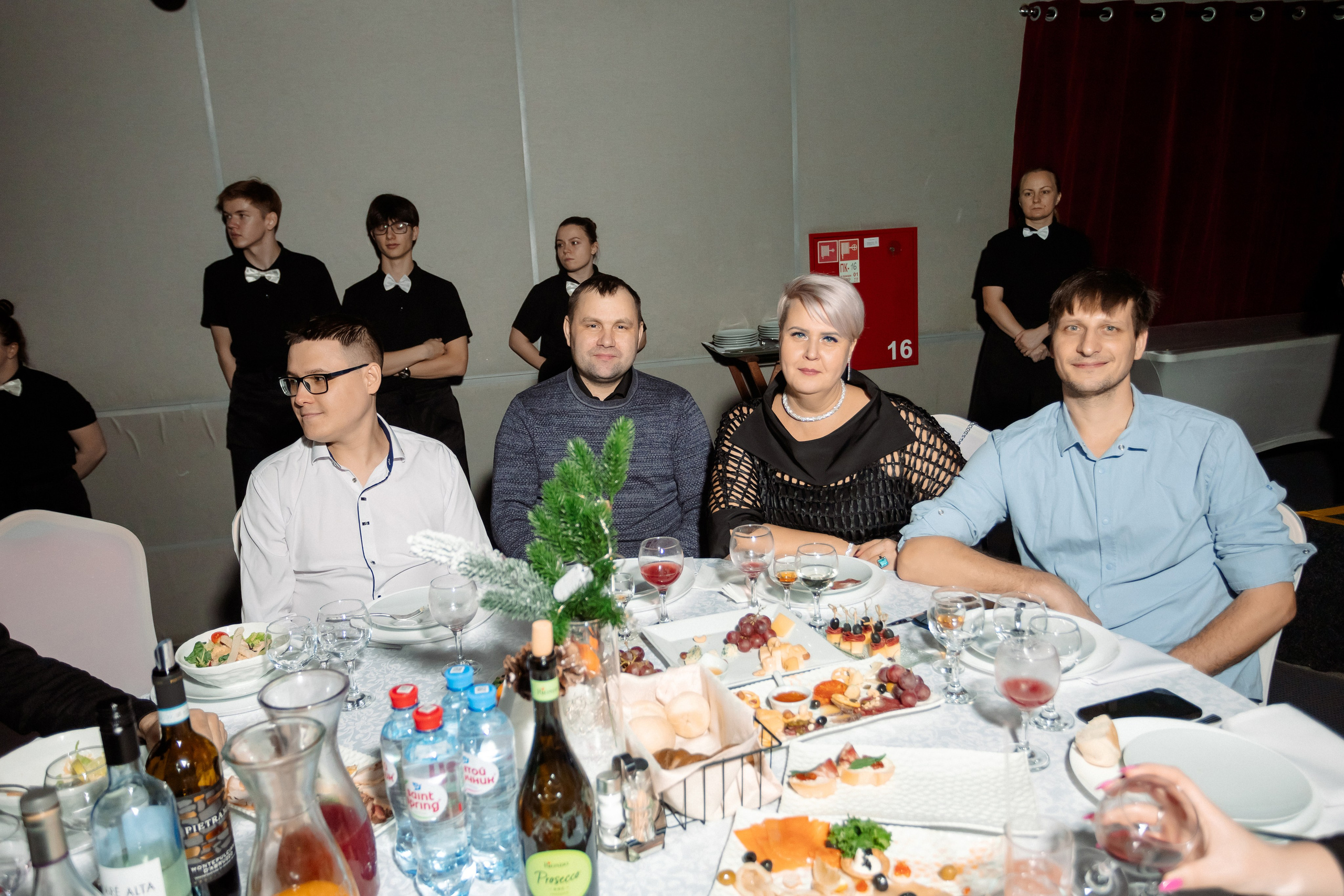 РЕПОРТАЖ: НОВЫЙ ГОД В ДК МЕТАЛЛУРГ. Профессиональный фотограф в Ижевске Леша Петров