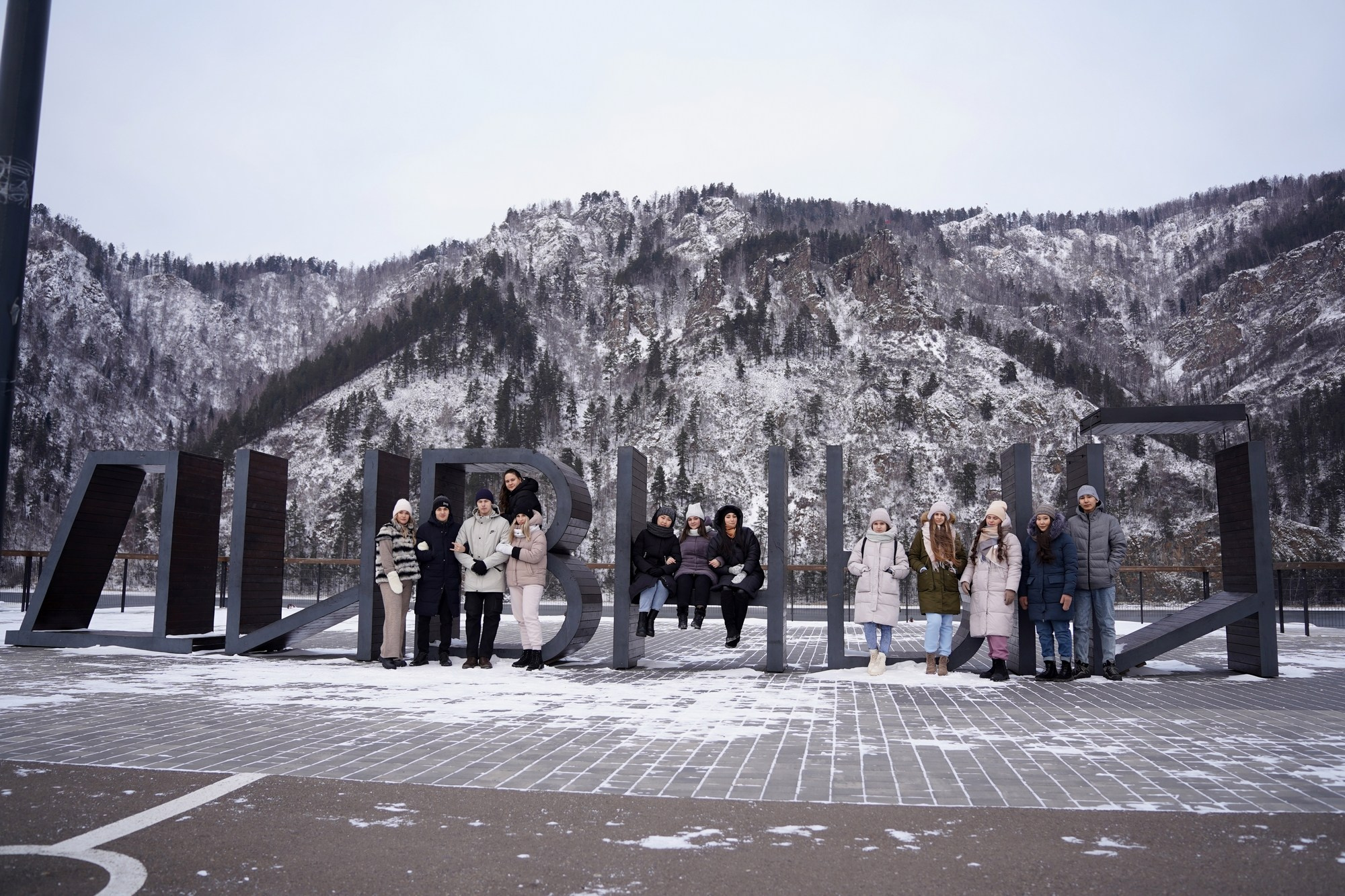 Зимняя фотосессия для выпускного альбома студентов Дивногорского Медицинского Техникума. СИГМА | Студия выпускных альбомов Красноярск