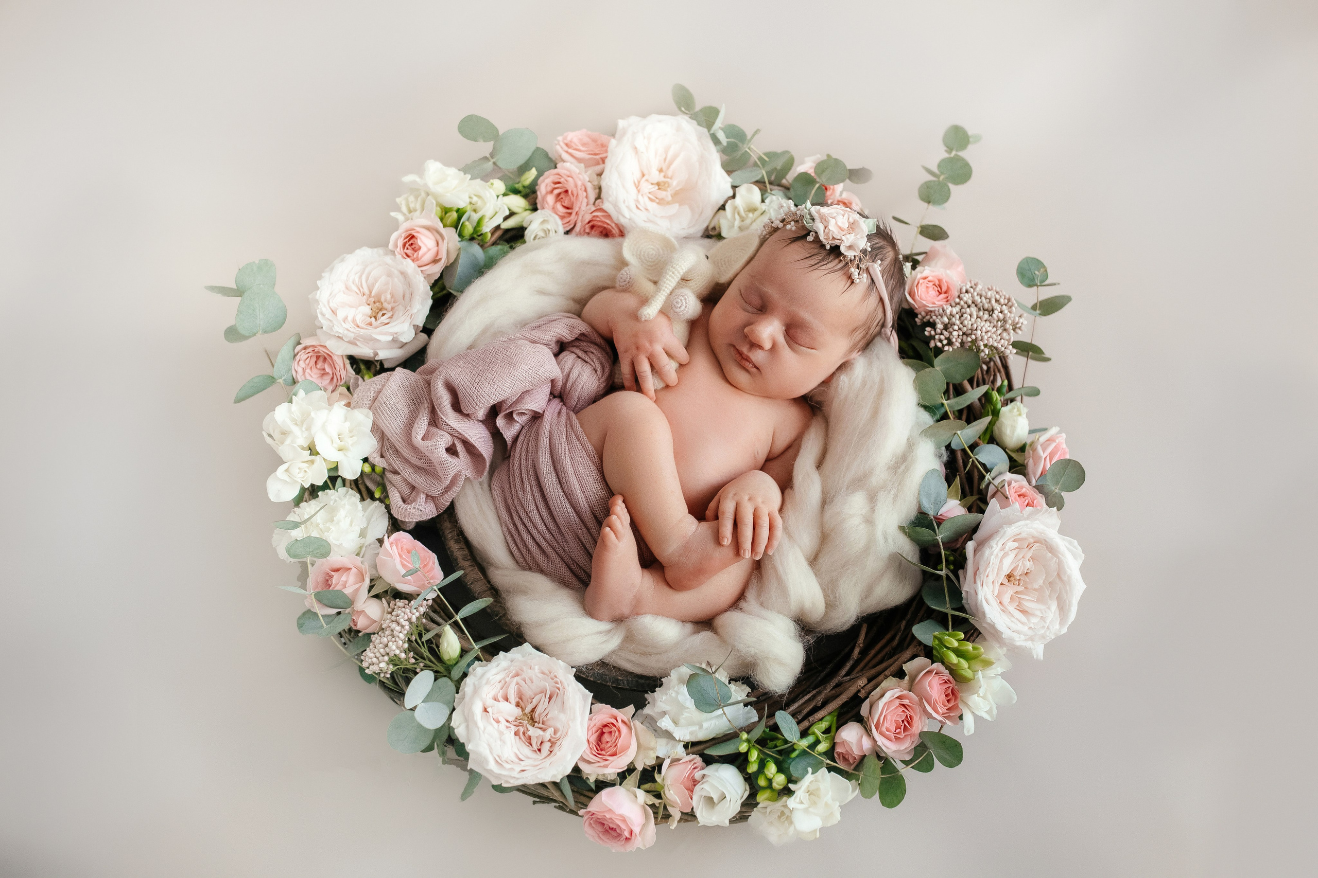 Newborn girl. Фотограф новорожденных малышей в Санкт-Петербурге