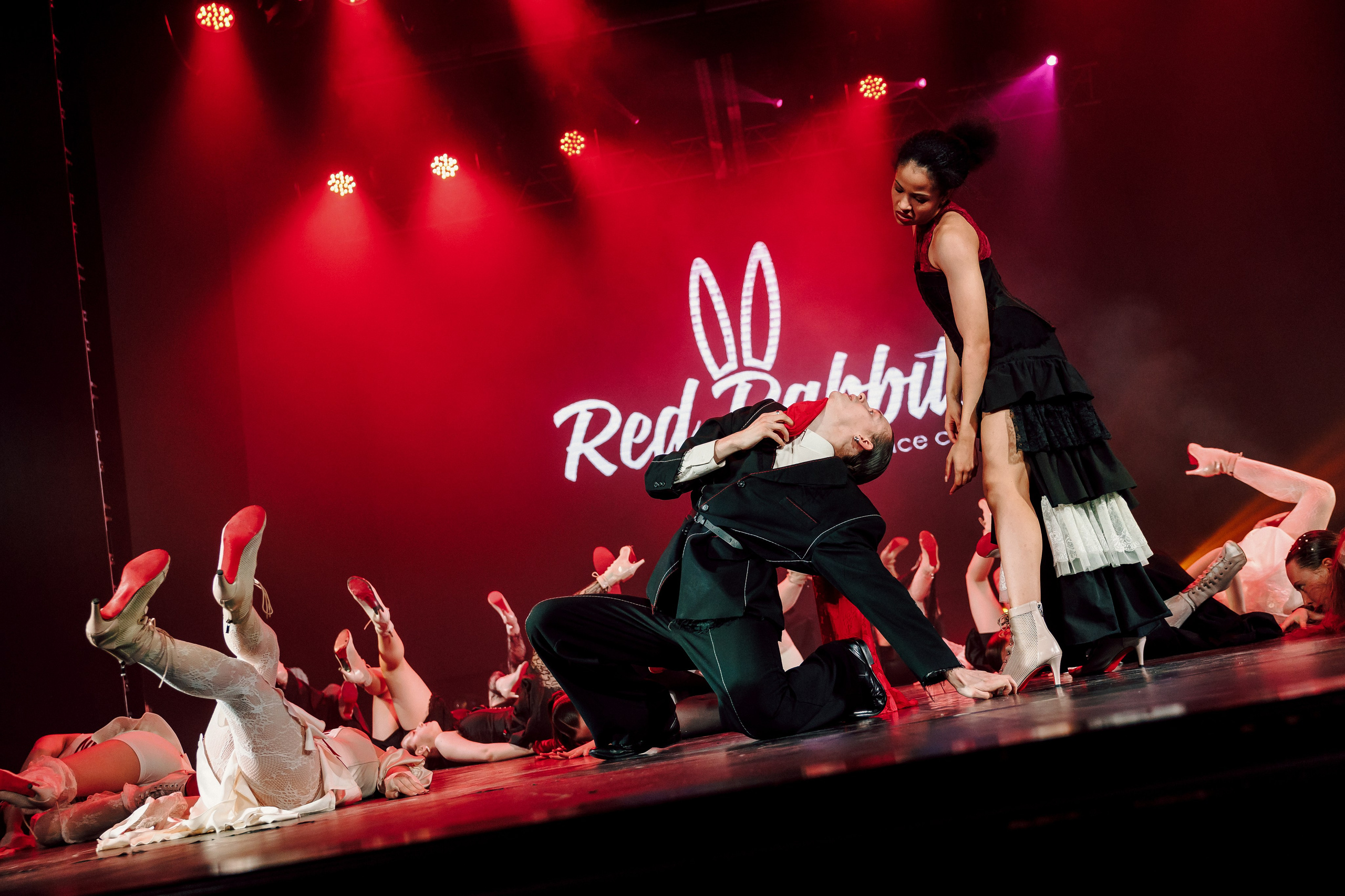 Отчётный концерт танцевальной школы «Red Rabbits» 2025. Лёшка Варзегов — фотограф