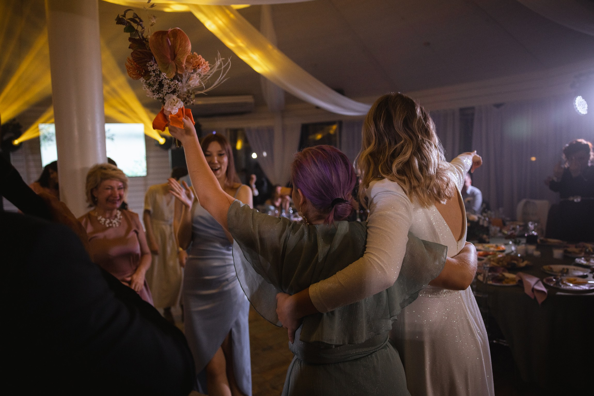 Two people swiped right. Свадебный фотограф Ярославль, Рыбинск