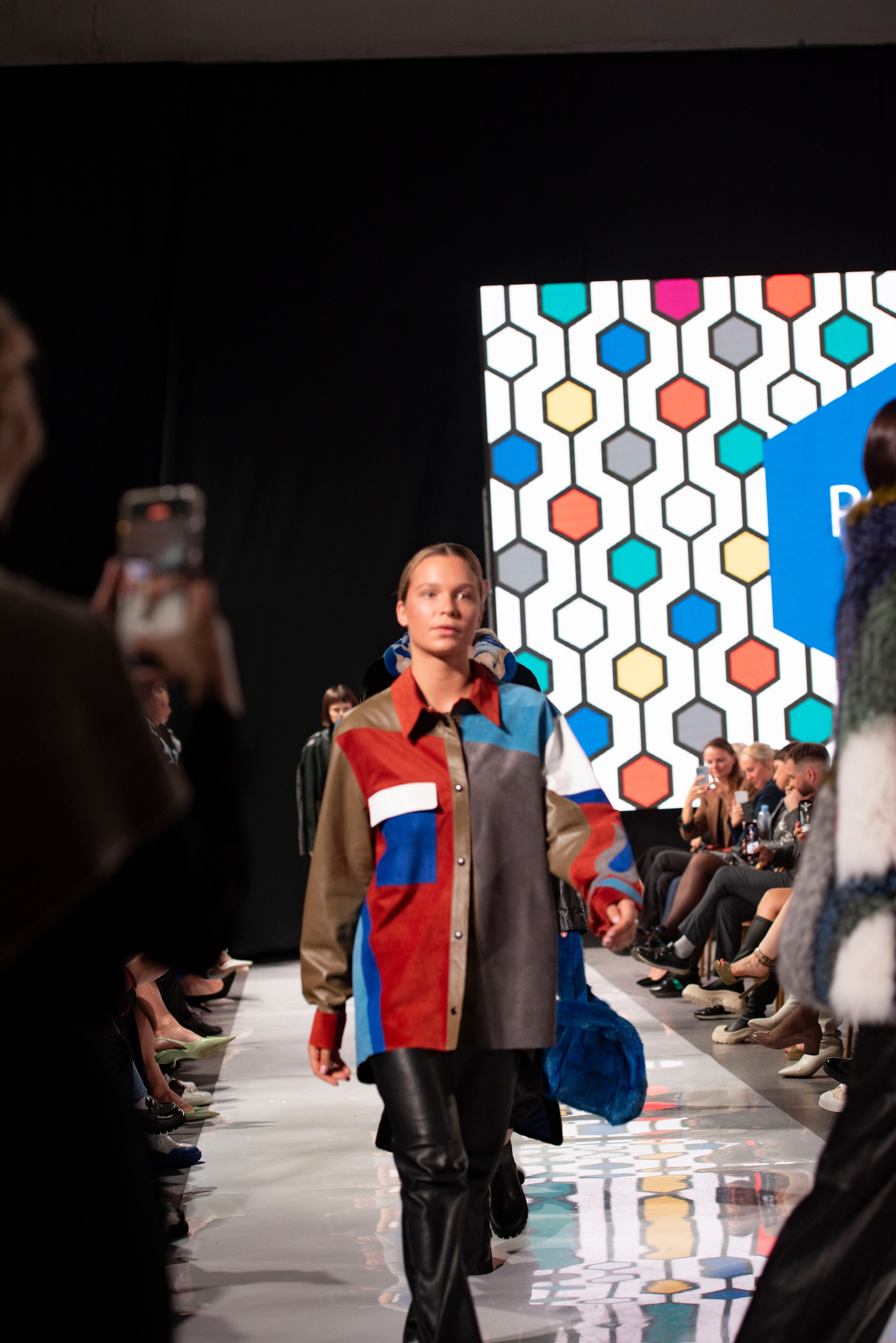 Фотограф на модельный показ. Свадебный, семейный, фэшн фотограф, школьный фотограф в Сочи