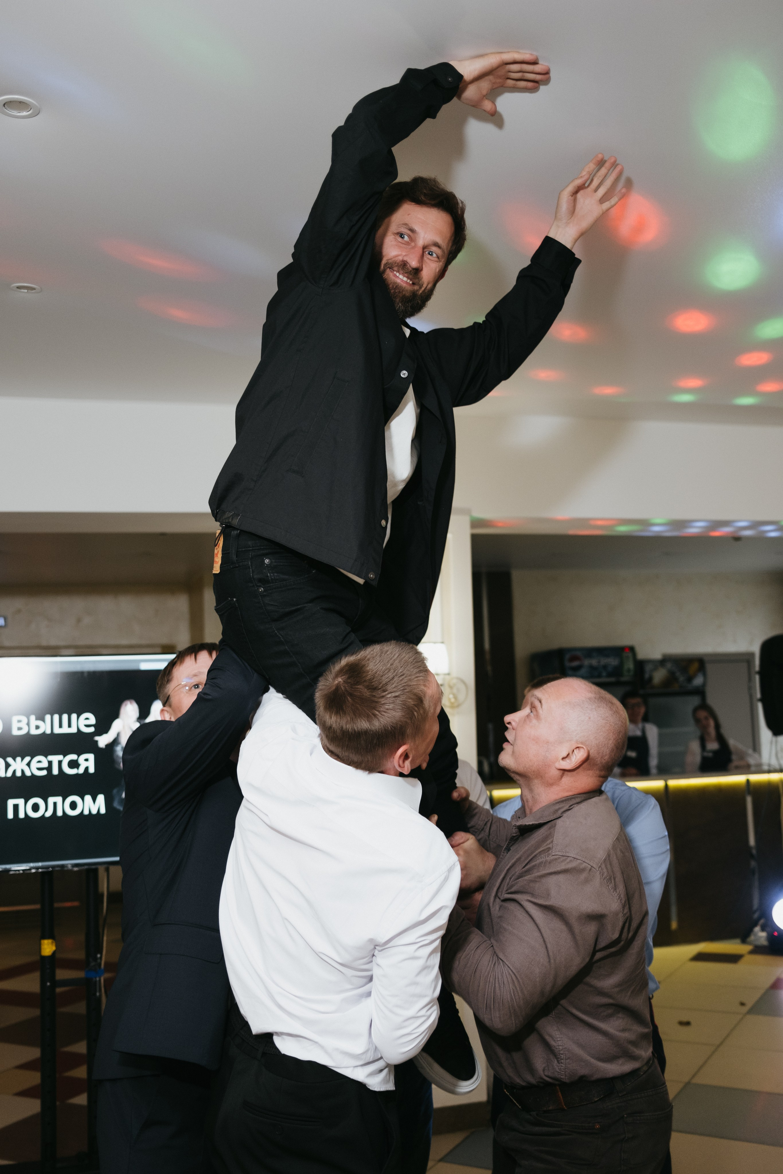 Выпускной 11 класс школы № 30. Свадебный и репортажной фотограф Денис Ожигин в Краснодаре и Краснодарском крае