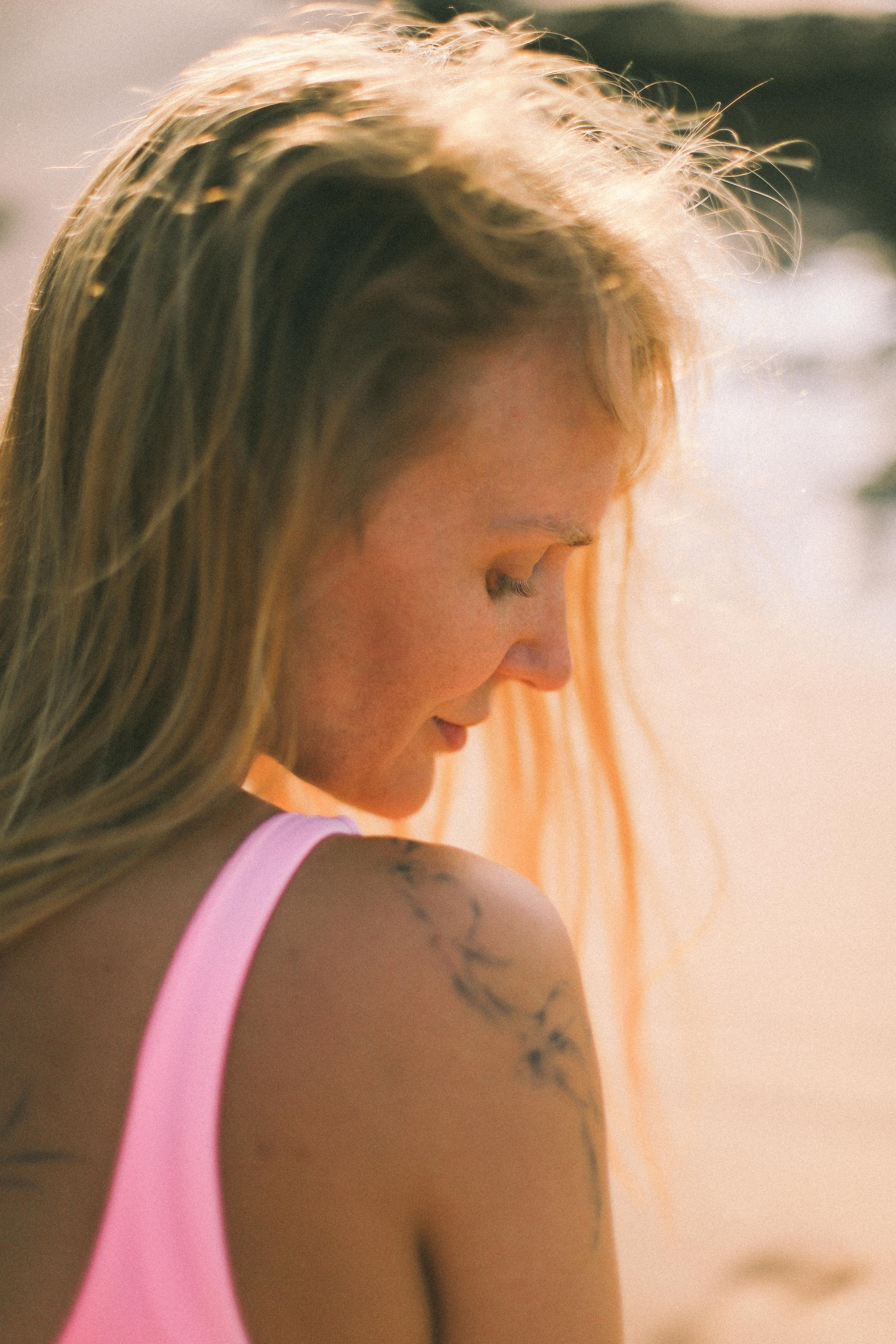 Съемка серфинга на рассвете | Девушка с доской Ross Concept на Coconut Beach. Фотограф на Шри-Ланке