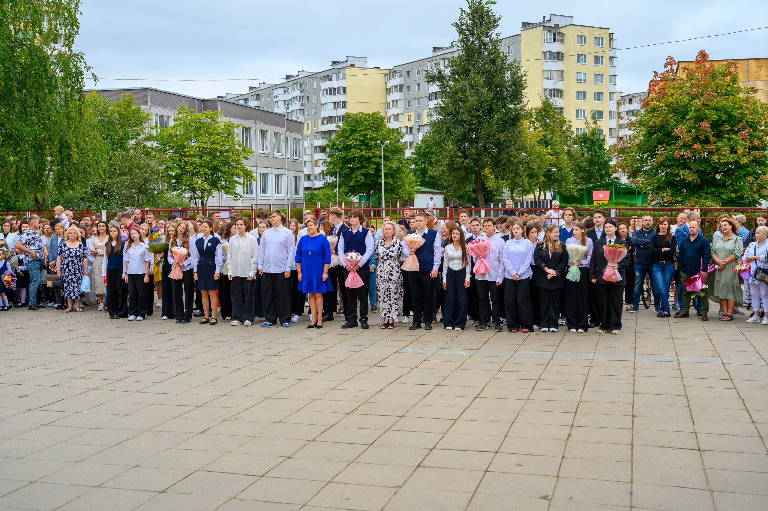 Вот звучит первый звонок, перед этим долгое приготовление к новому этапу в жизни, Яромир идет в школу. Фотоуслуги, услуги фотографа, фотографирование важных событий