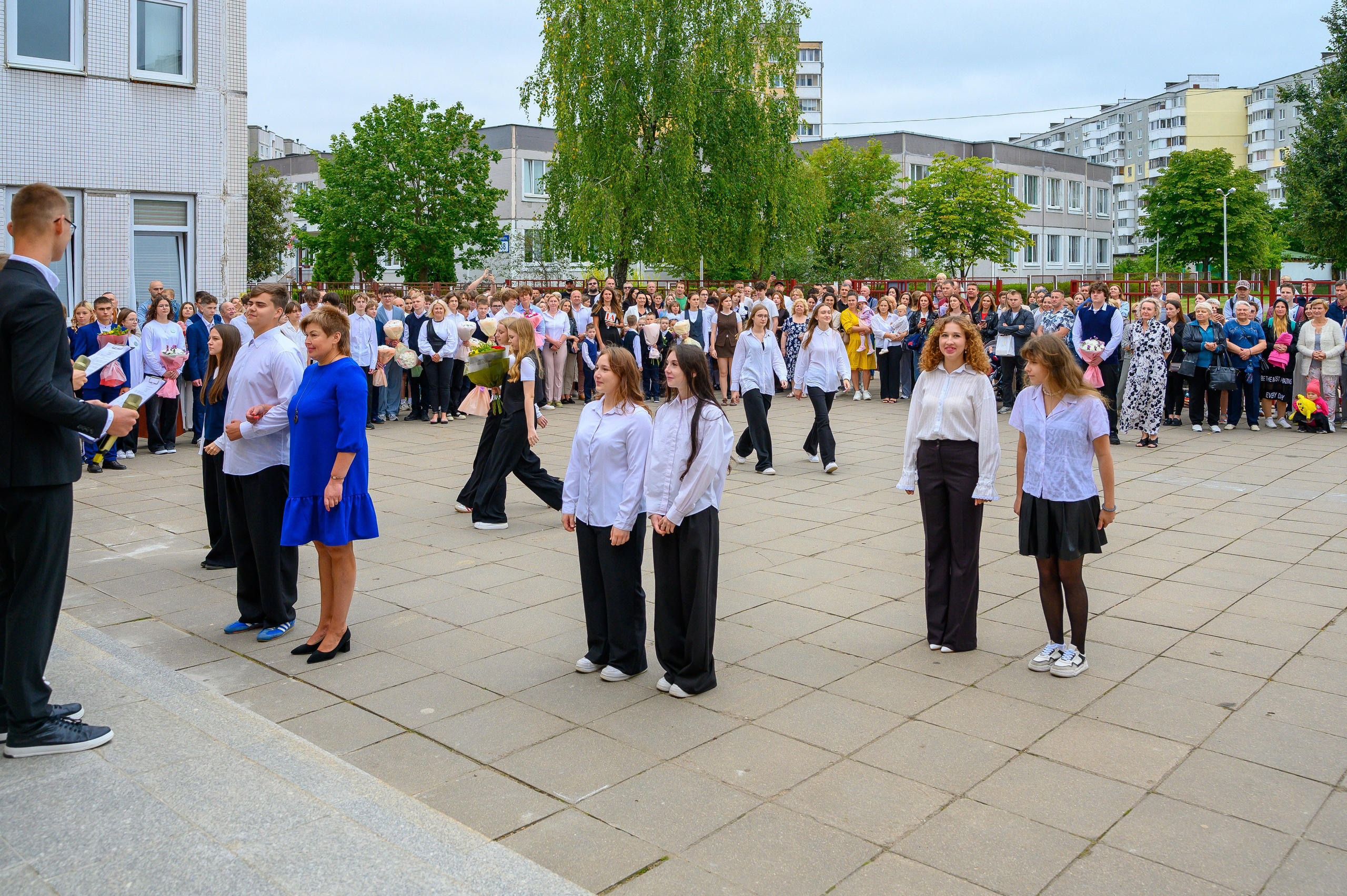 Вот звучит первый звонок, перед этим долгое приготовление к новому этапу в жизни, Яромир идет в школу. Фотоуслуги, услуги фотографа, фотографирование важных событий