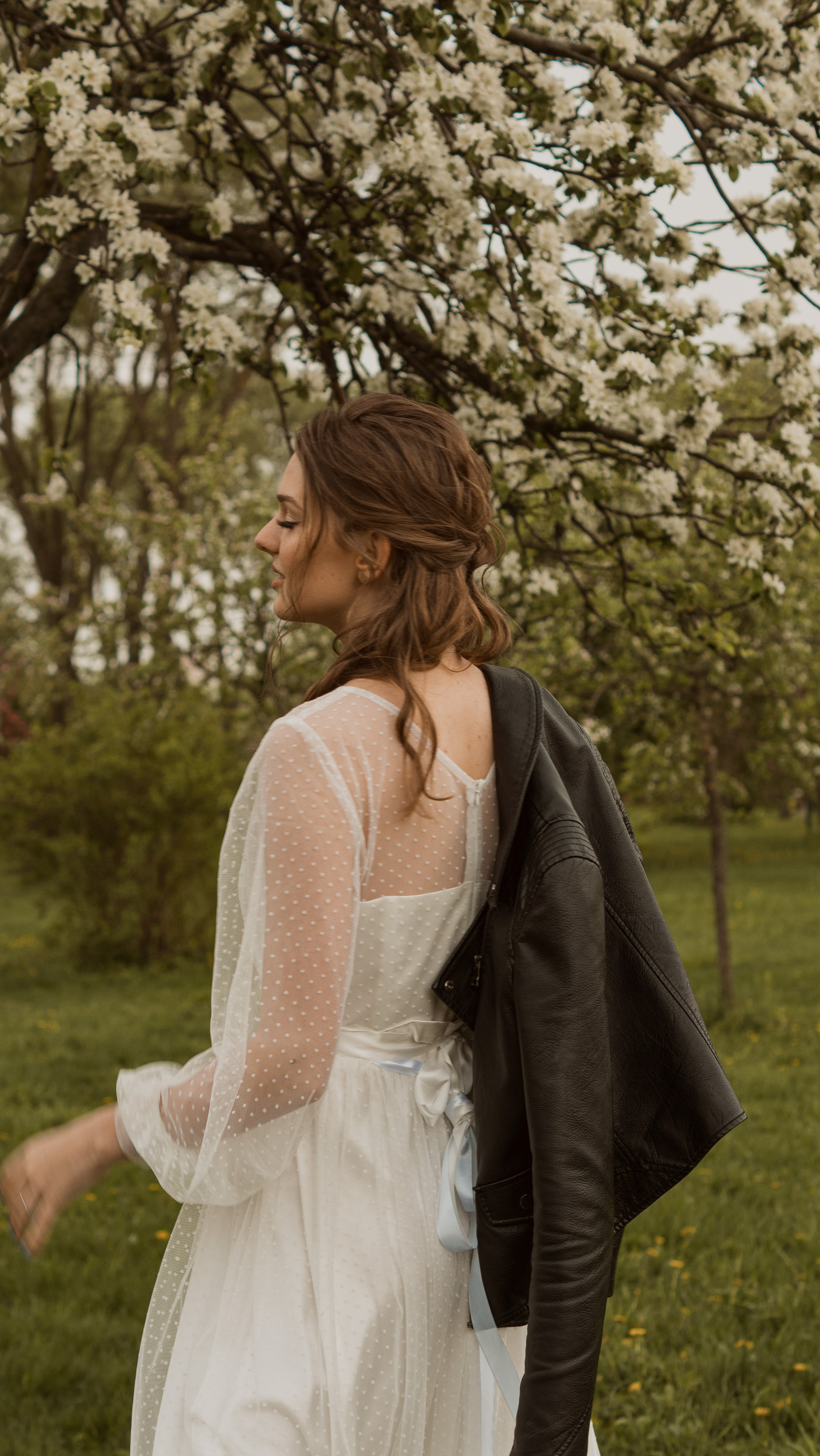 Цветение яблонь и вишни / Свадебная