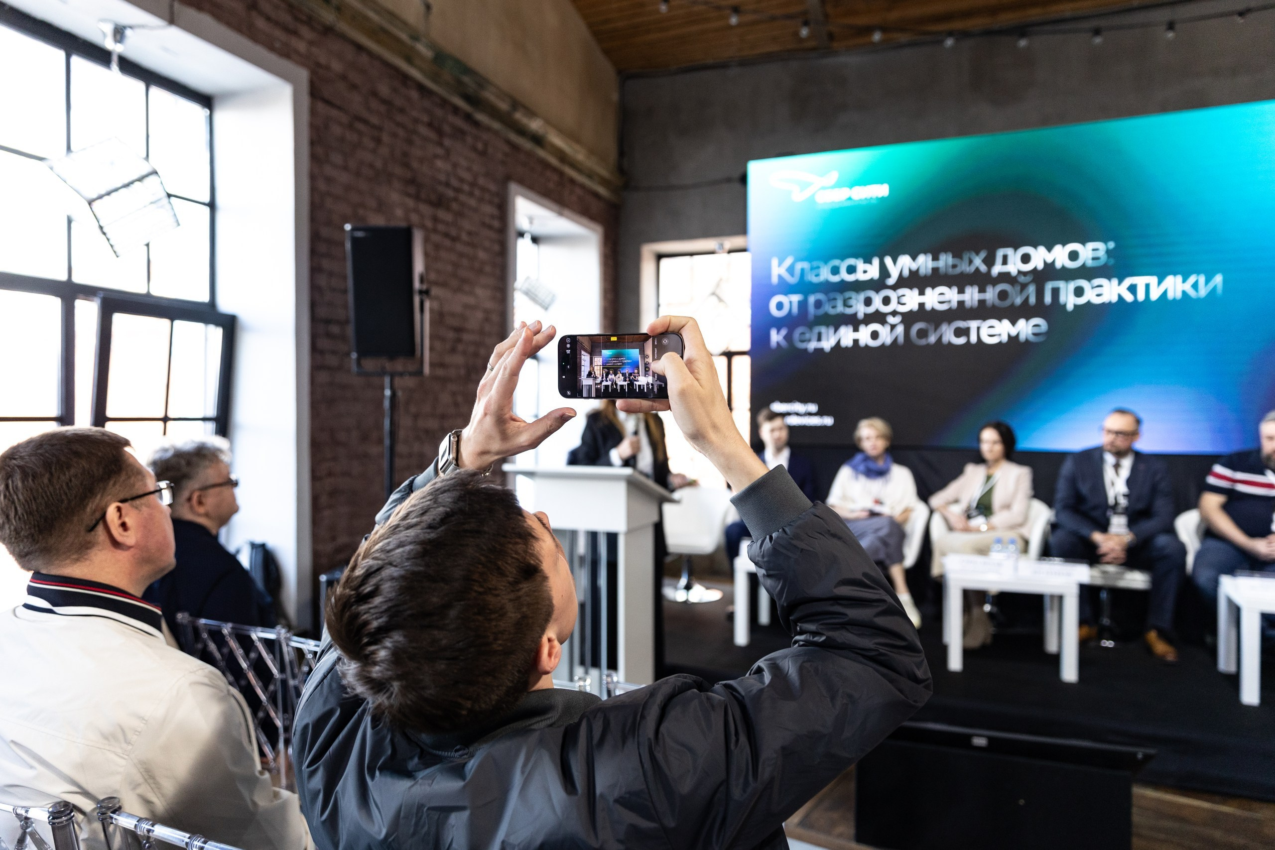 Hi-Tech Building 2025. Свадебный и семейный фотограф