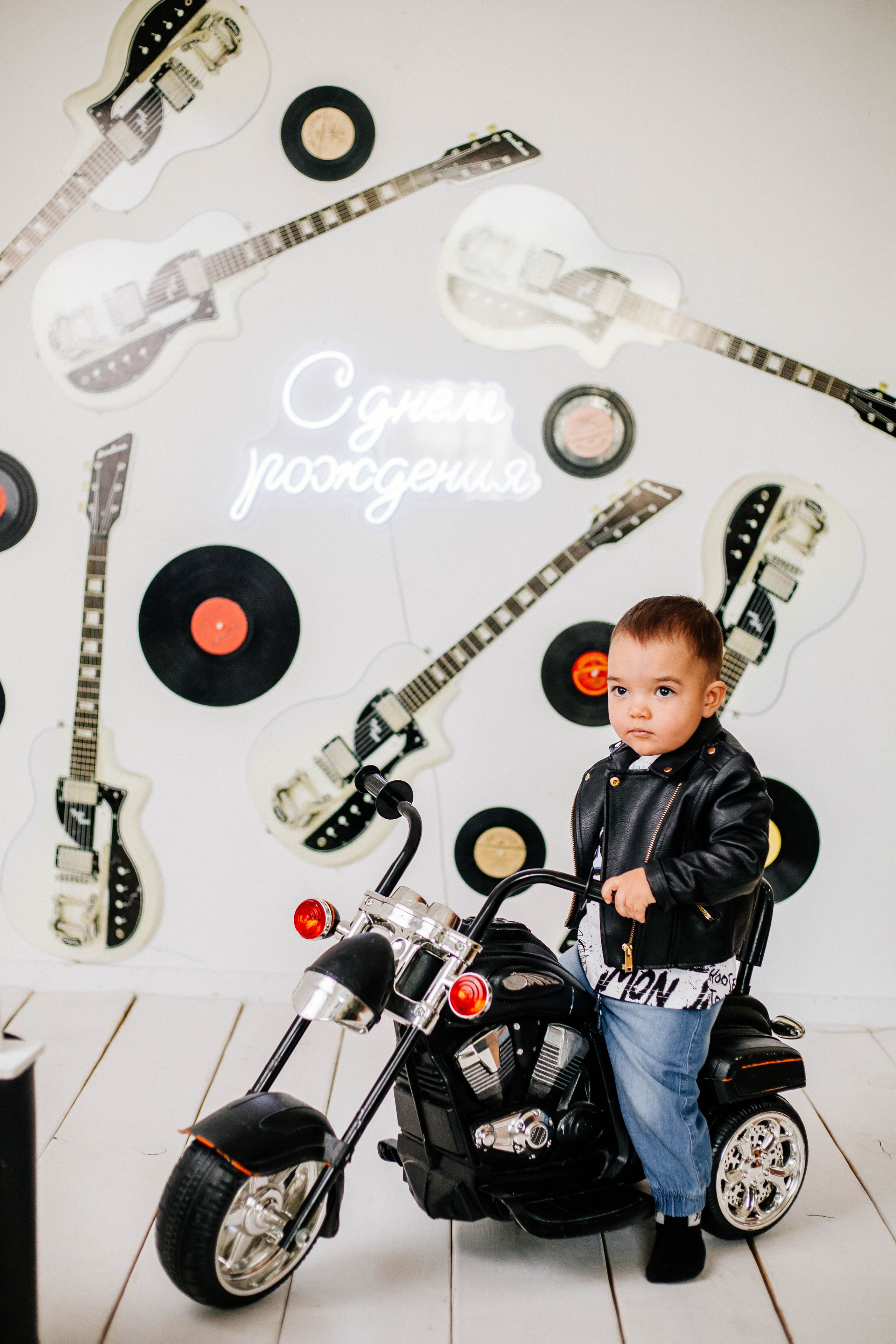 Лев с семьей. Рыжова Тамара