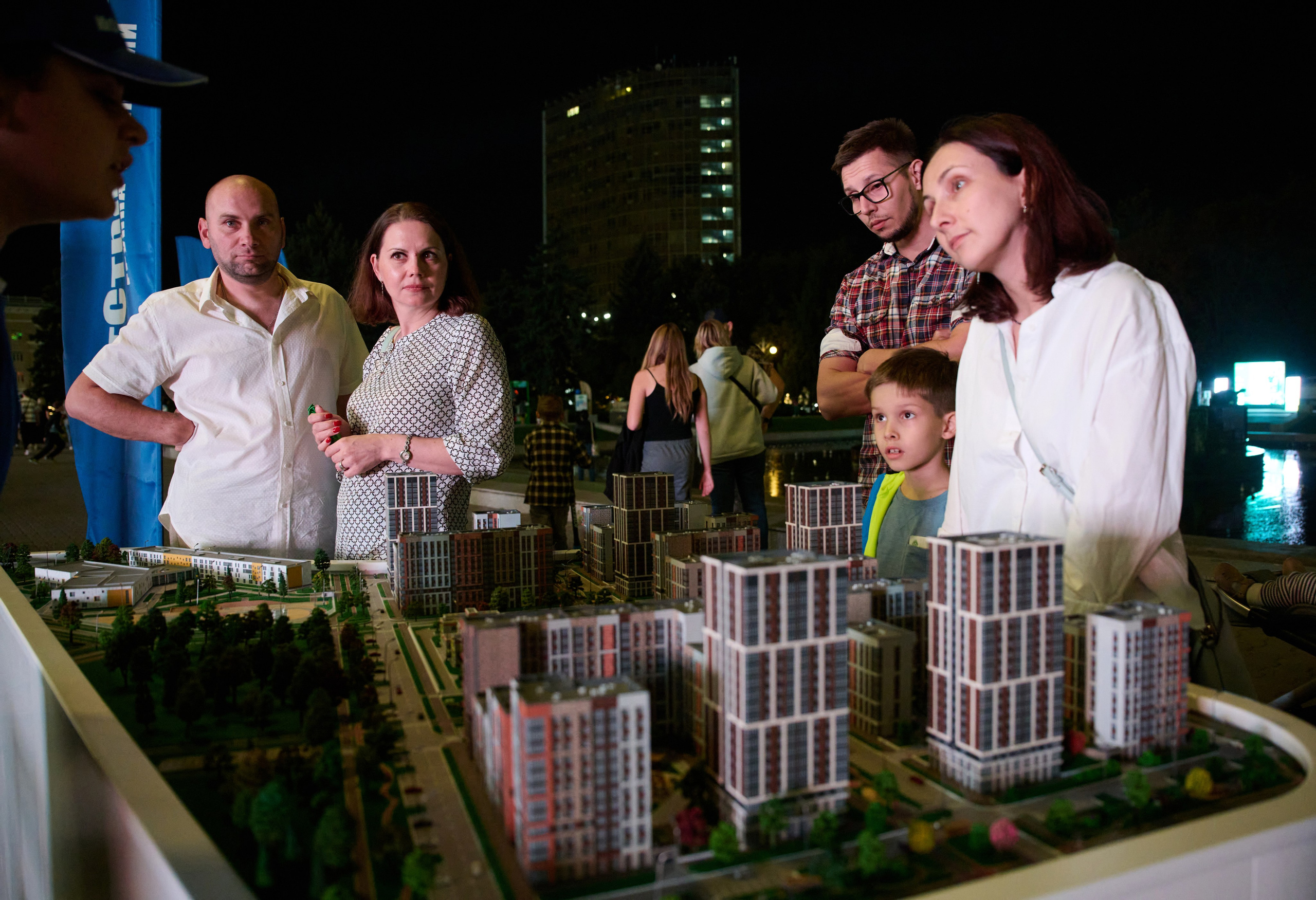 СБЕР базар на Театральной площади. Студия событий ДЕЙЗИ. Организация мероприятий. Свадебное агентство в Ростове-на-Дону. Свадебный организатор. Организация свадьбы под ключ