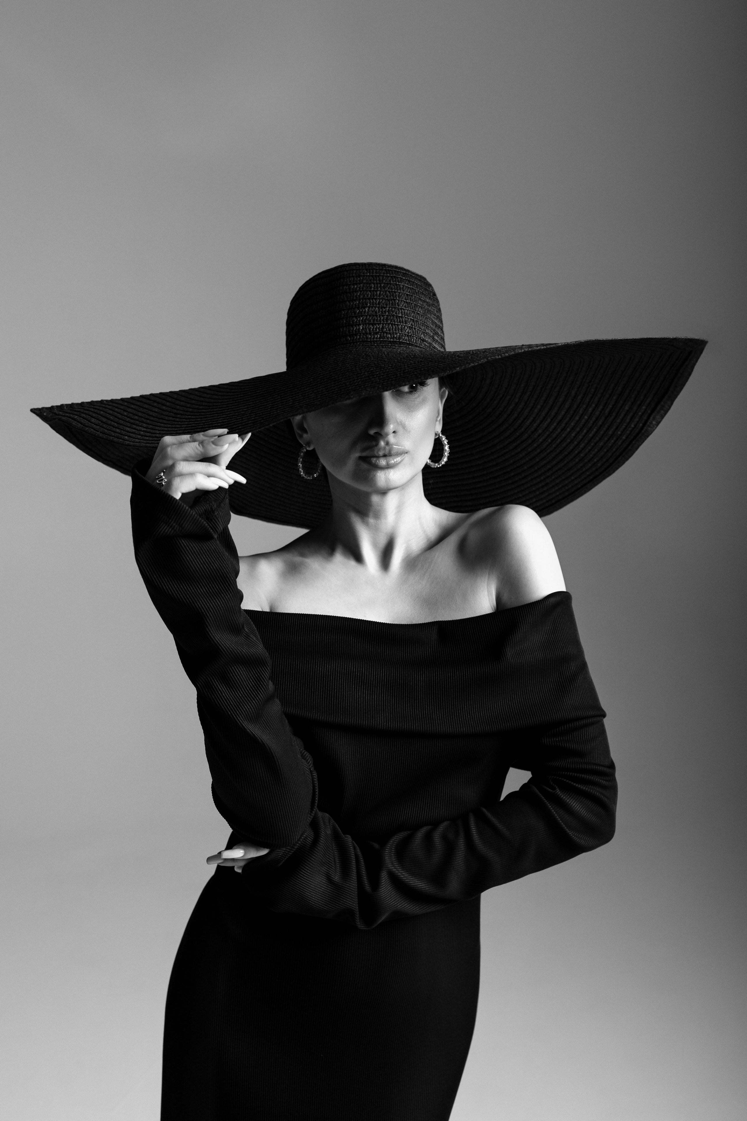 Студийная фотосессия на белой циклораме