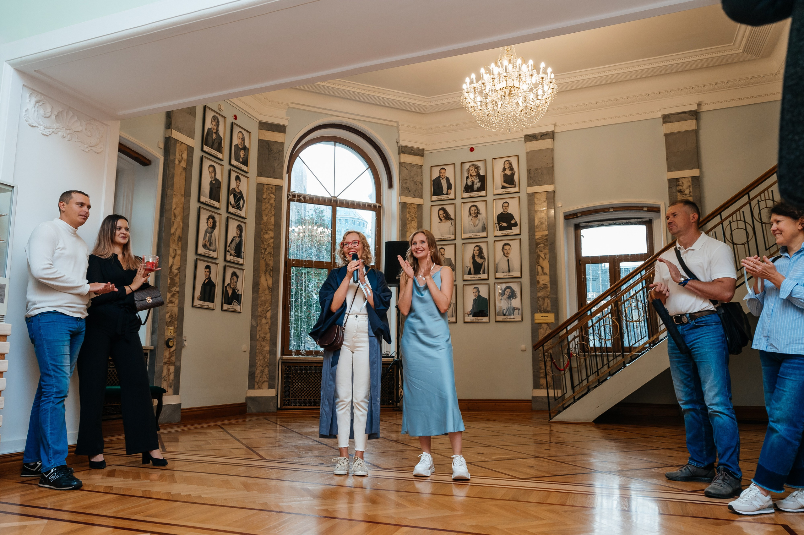 Открытие выставки Кати Васильевой в Молодежном театре. Wedding and family photographer USA