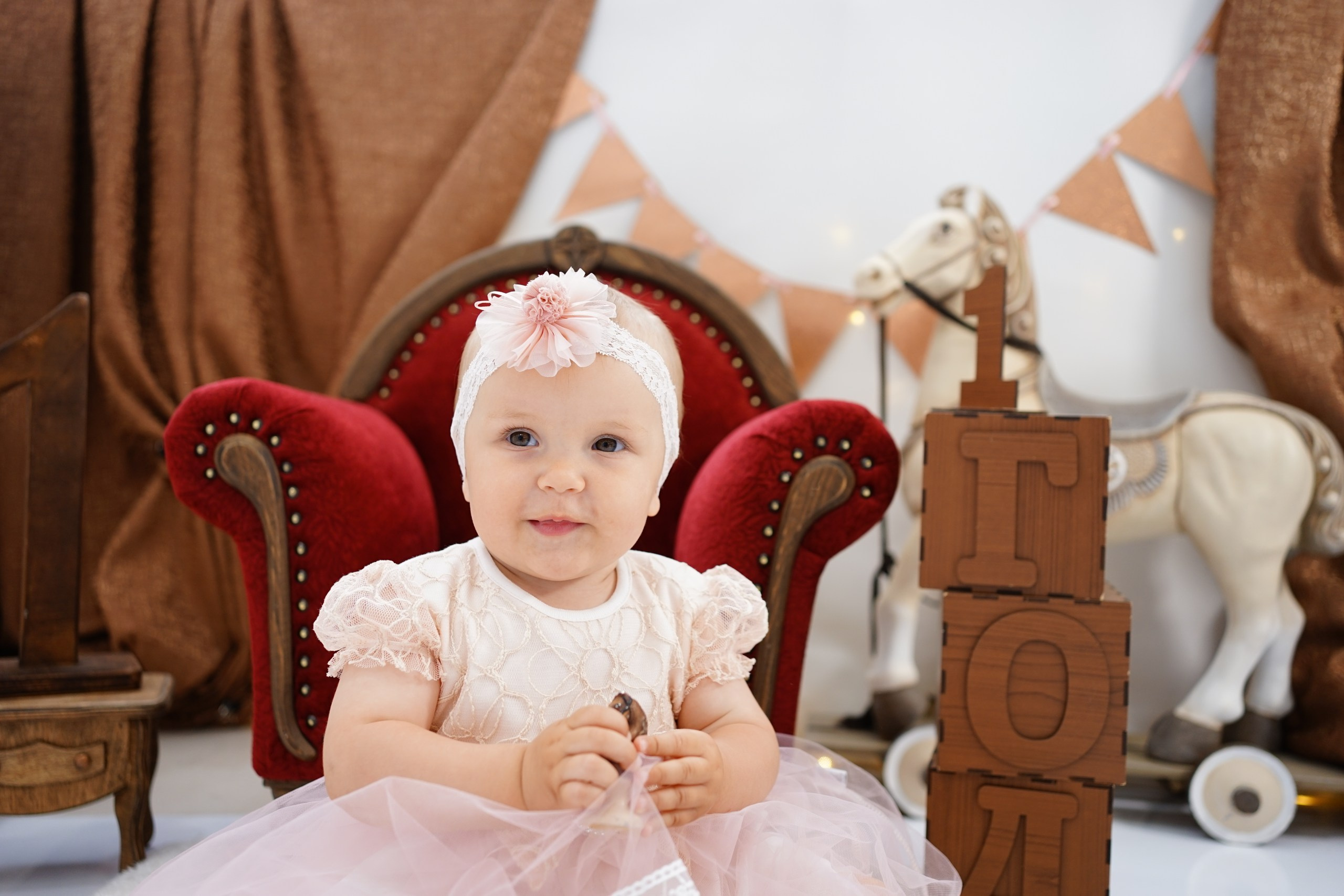 Бордовая зона. Детская Фотостудия ГОДОВАСИКИ в Санкт-Петербурге фотосесия на годик