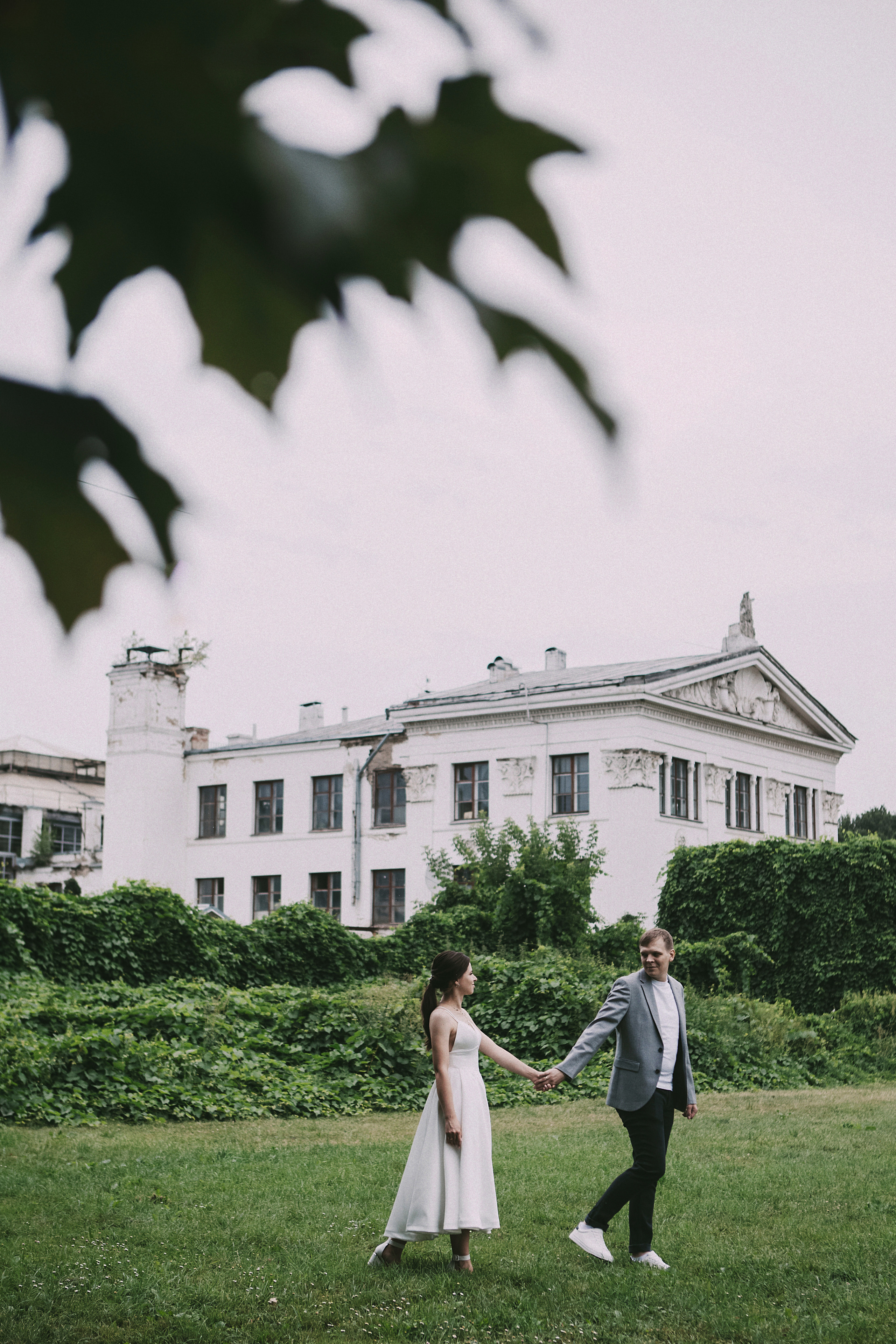 Свадебная прогулка для двоих в ботаническом саду Москва. Свадебное фото и видео Москва Кристина Музыка