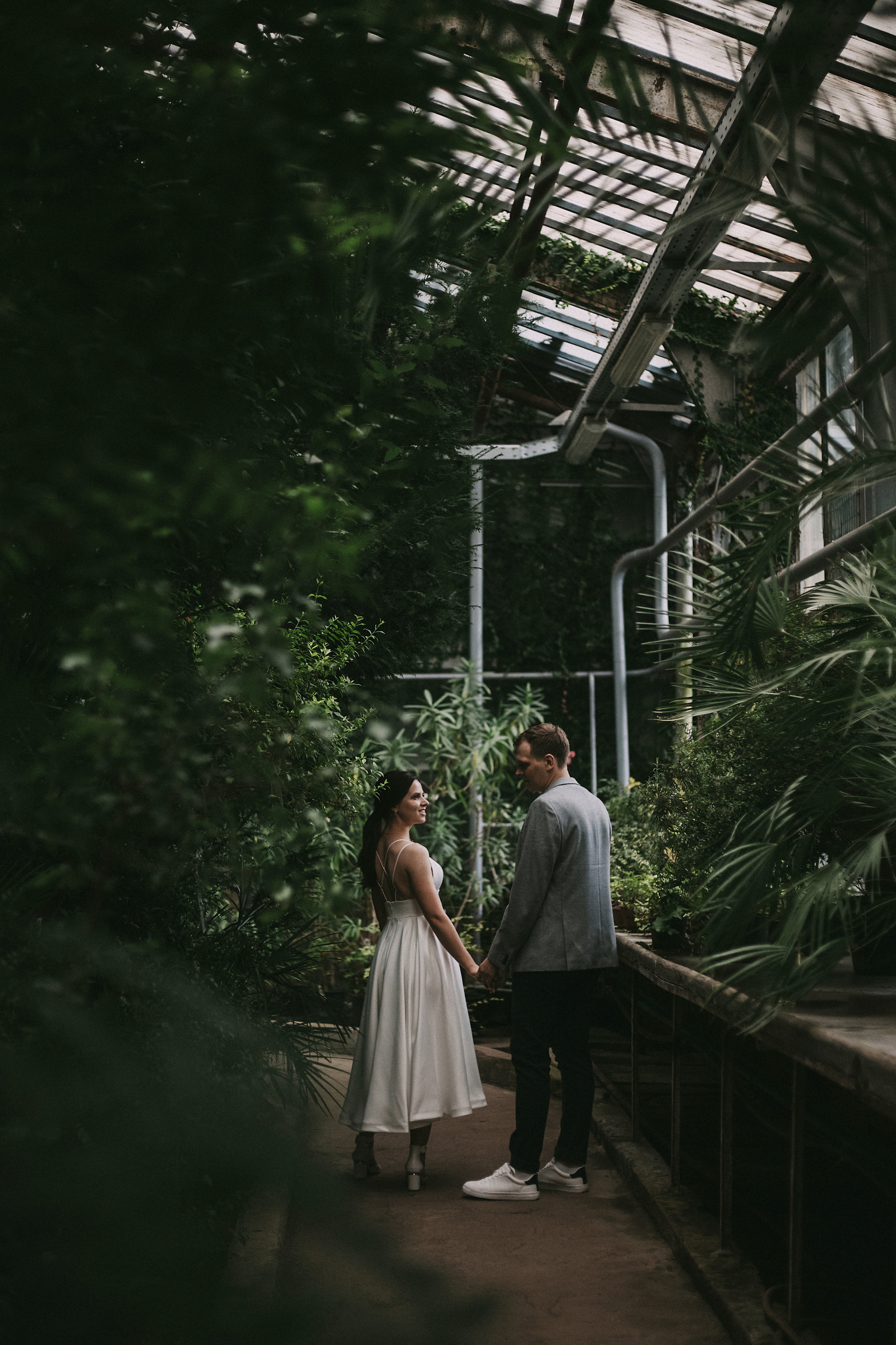 Свадебная прогулка для двоих в ботаническом саду Москва. Свадебное фото и видео Москва Кристина Музыка