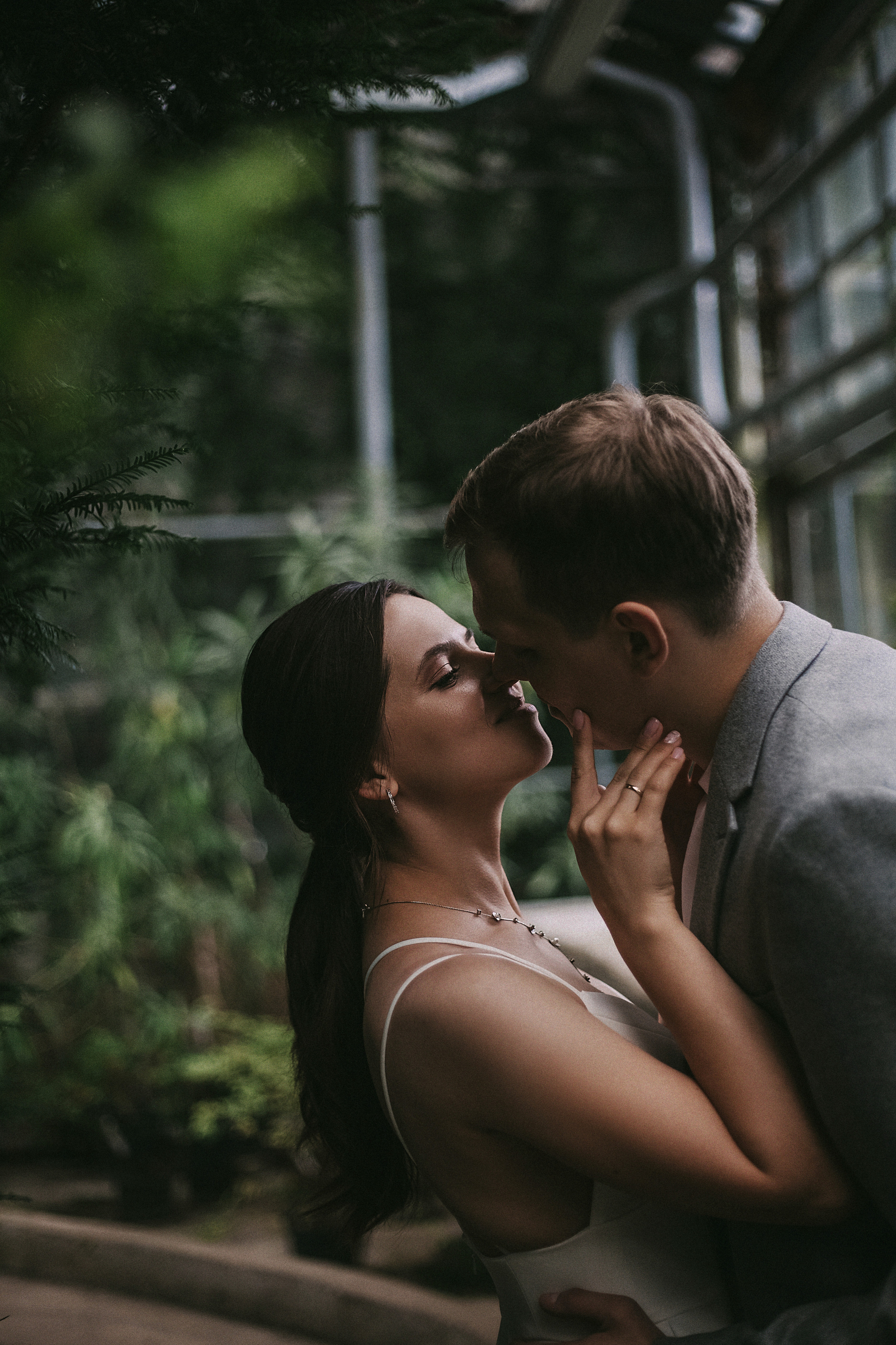 Свадебная прогулка для двоих в ботаническом саду Москва. Свадебное фото и видео Москва Кристина Музыка