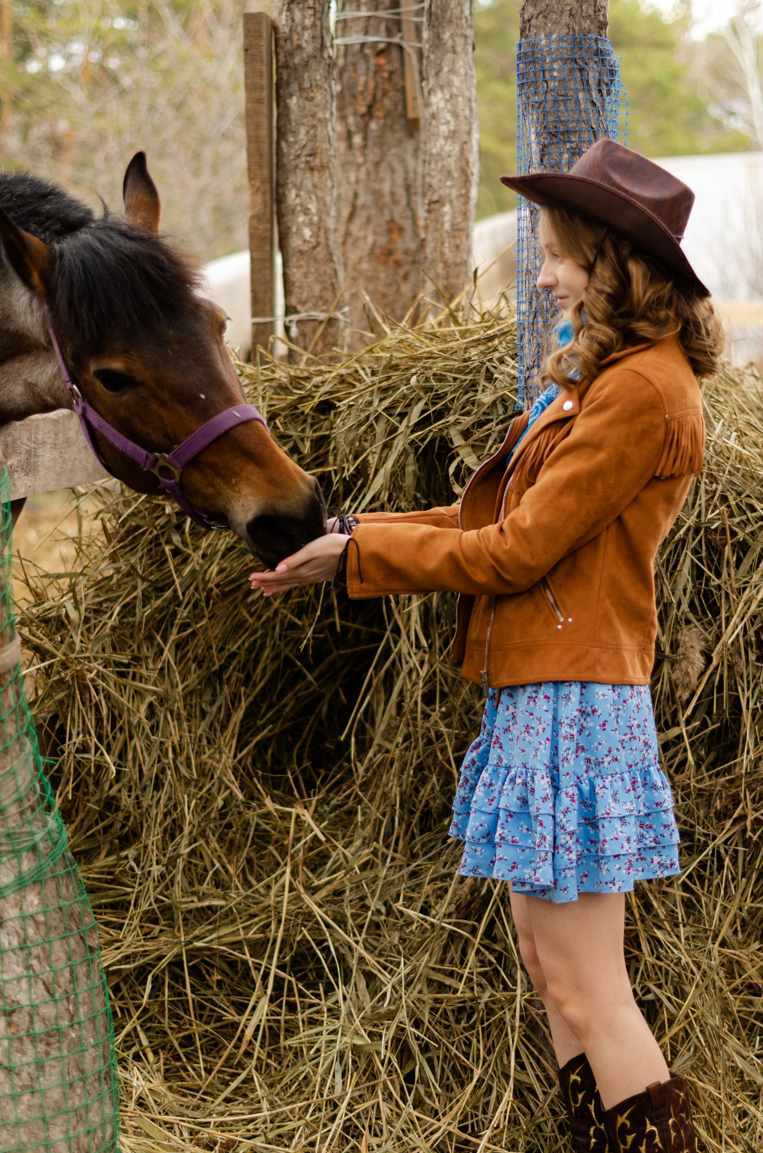 Ковбойская девчонка. Фотограф Марина Доглядная Челябинск фотосессии с лошадьми, мотоциклами