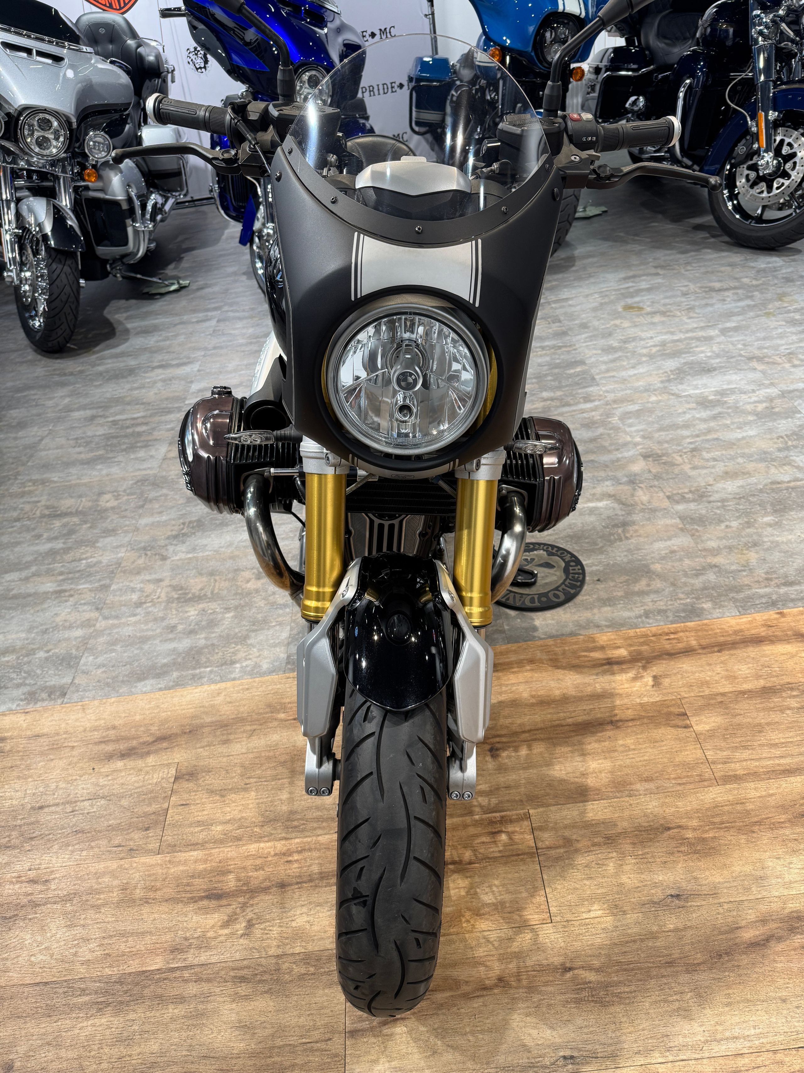 BMW R Nine T (Corbin Cafe Racer). Hello Davidson, Москва. Только хорошие мотоциклы…