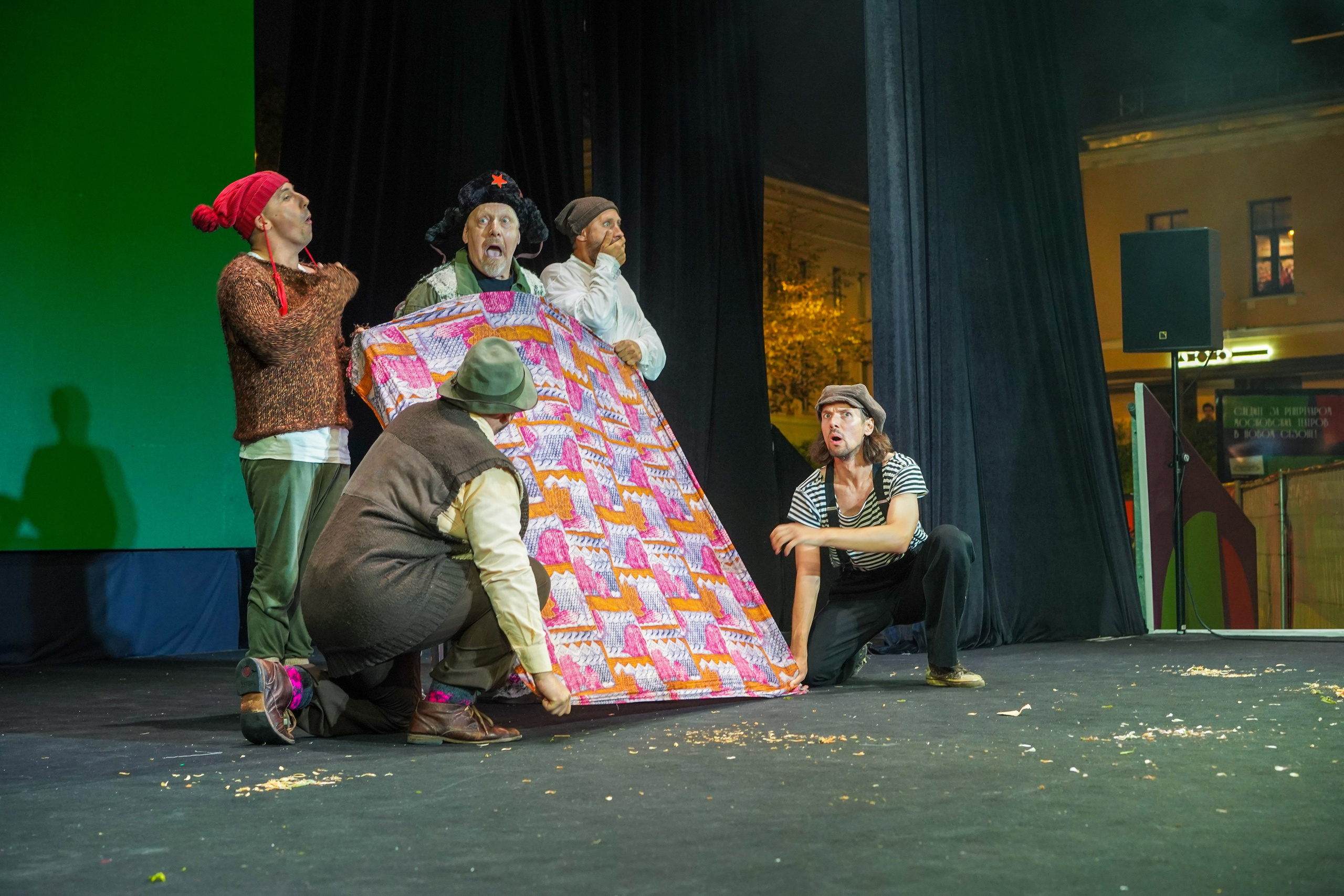 Спектакль «Всюду жизнь», Егор Дружинин. ZAGLADIN Bureau