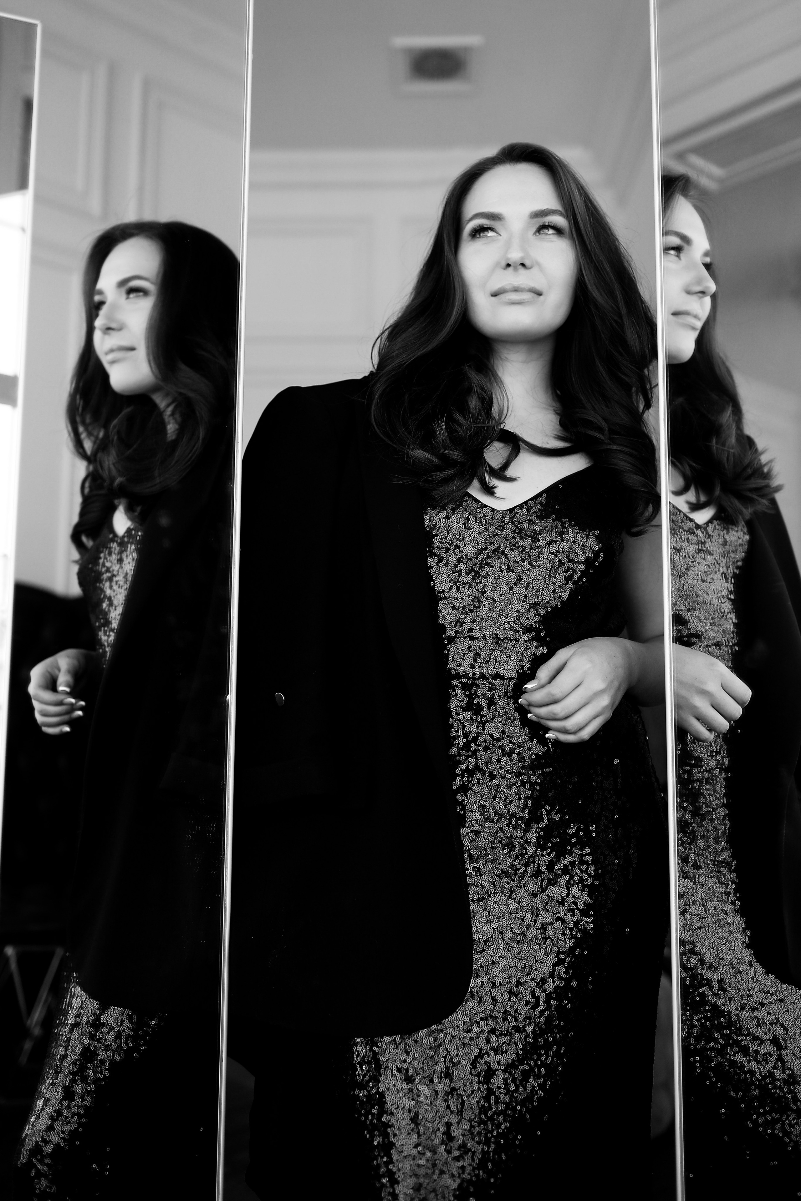 Cross studio черно-белый женский портрет.