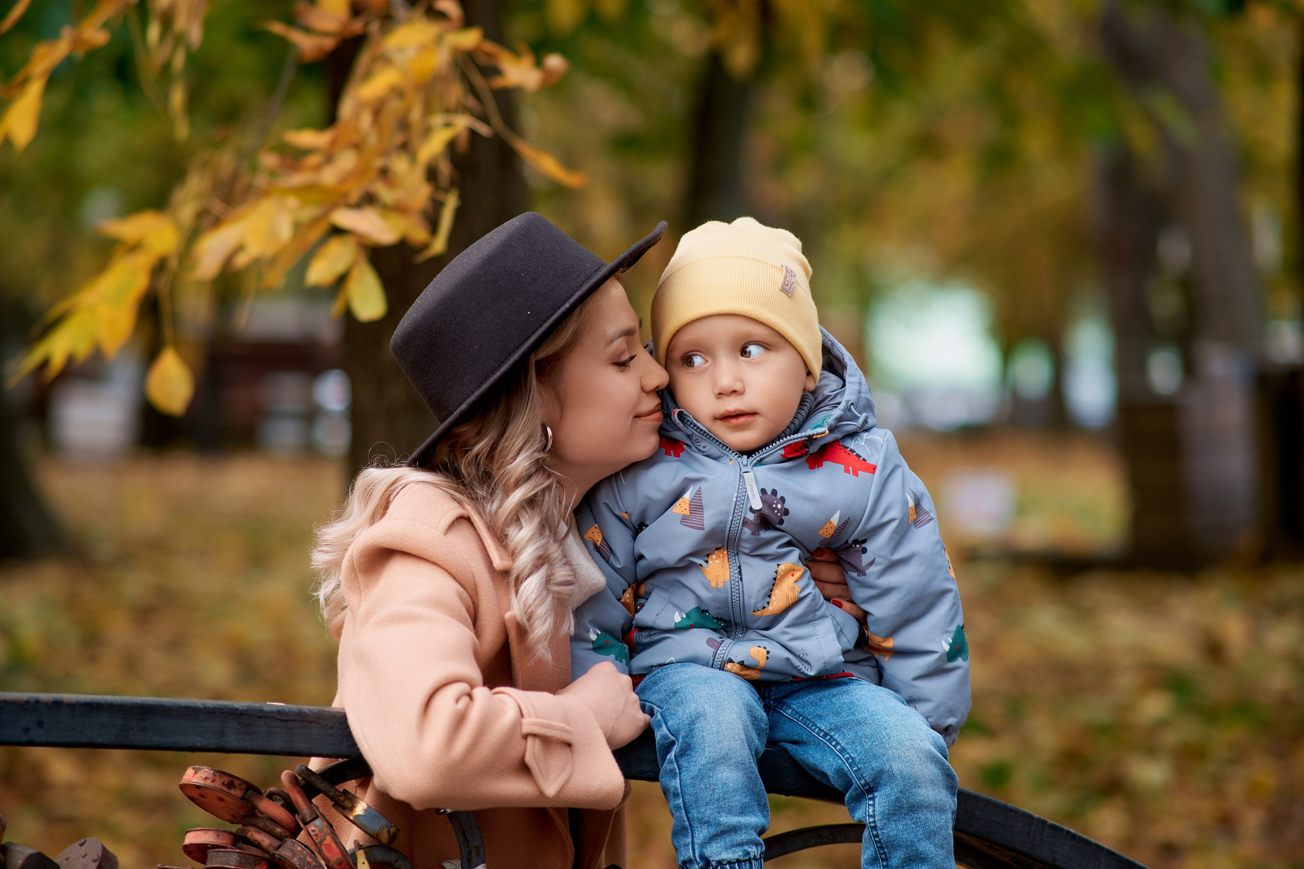 Осенняя прогулка мамы с сыном. Фотограф Таганрог Анна Трайжон