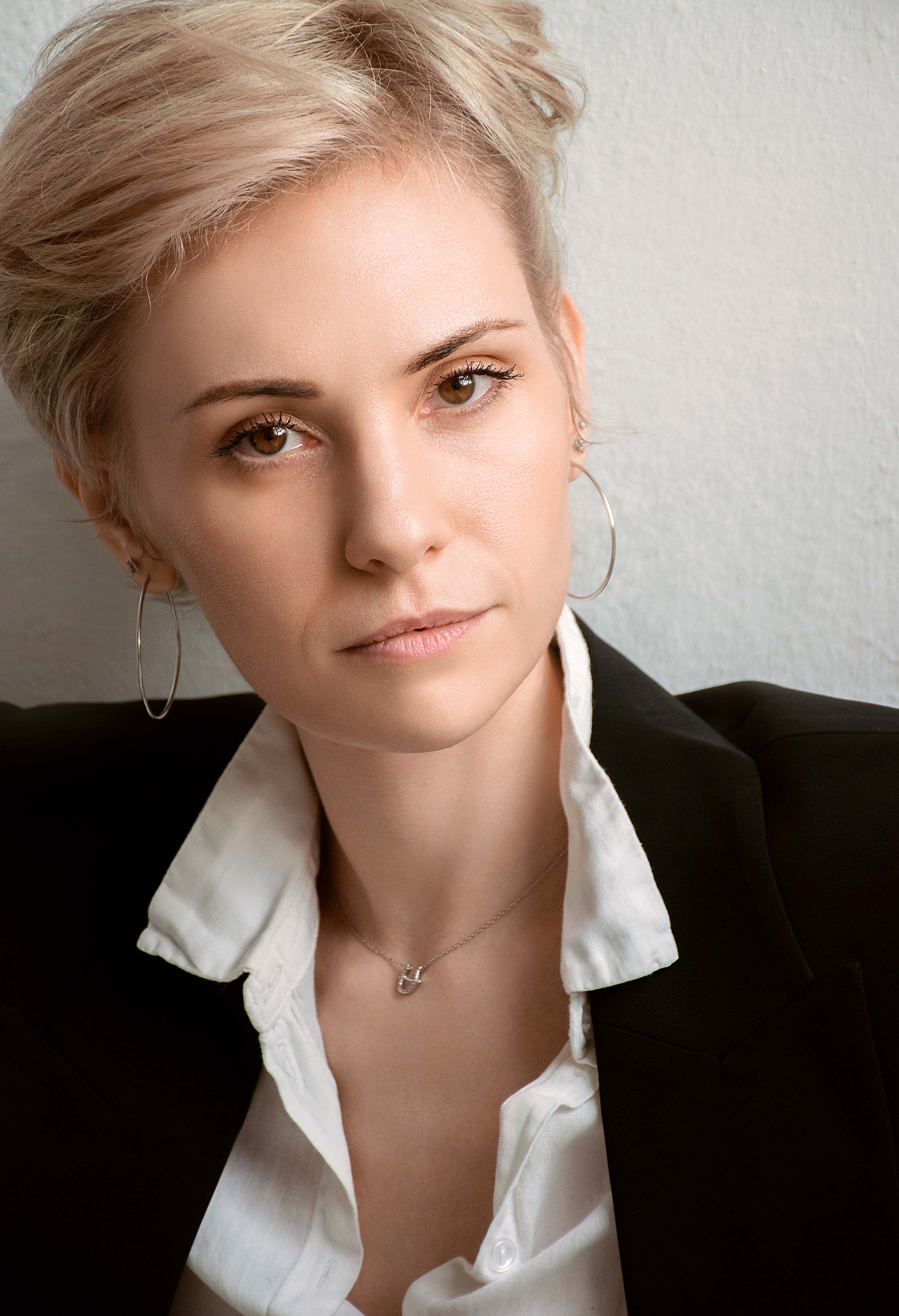 Сложный портрет в простых условиях. Профессиональный ретушер/портретный фотограф в Вельске и Вологде Юлия