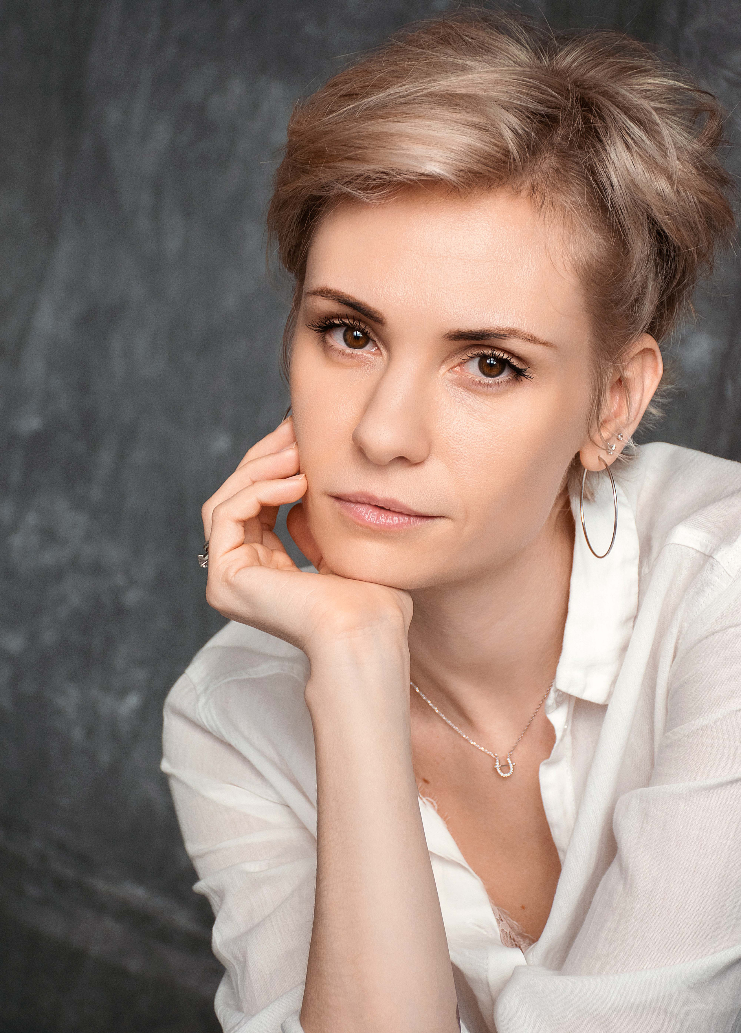 Сложный портрет в простых условиях. Профессиональный ретушер/портретный фотограф в Вельске и Вологде Юлия