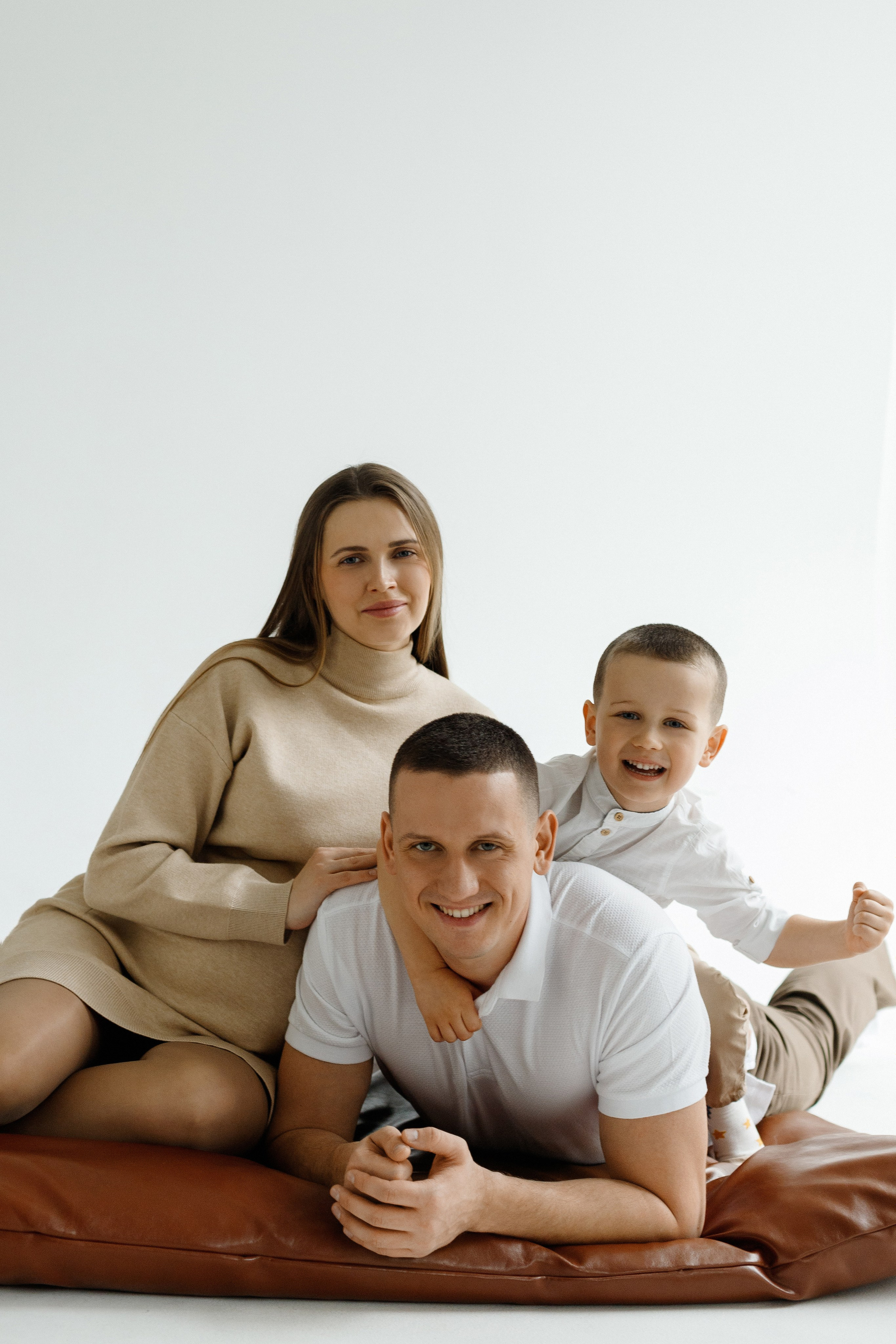 Семейная фотосессия беремености в Лофт 13. Фотограф Александра Сыщенко