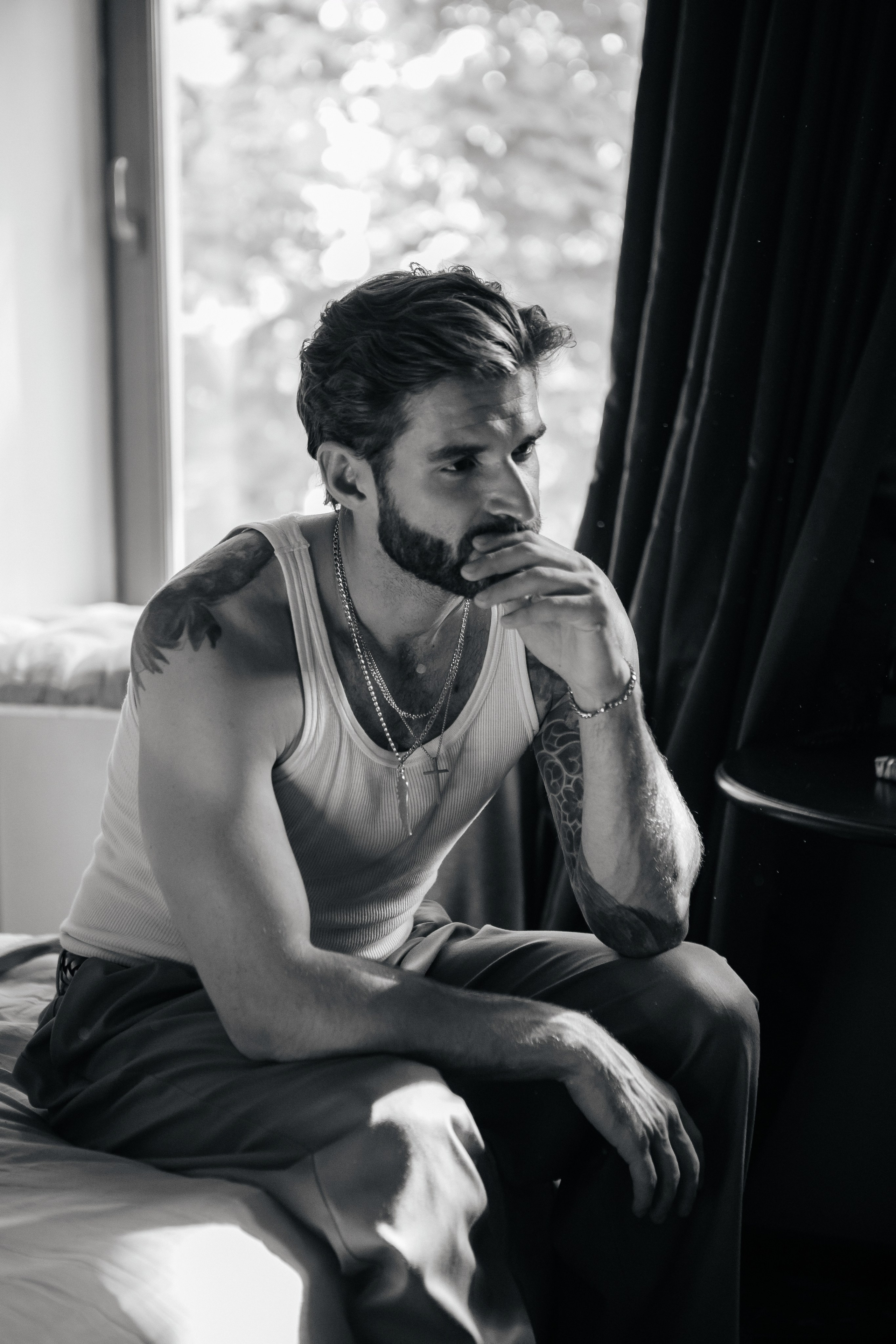 Мужской портрет «мысли не дают мне покоя». Свадебный и семейный фотограф Ибрагимова Мария из Екатеринбурга