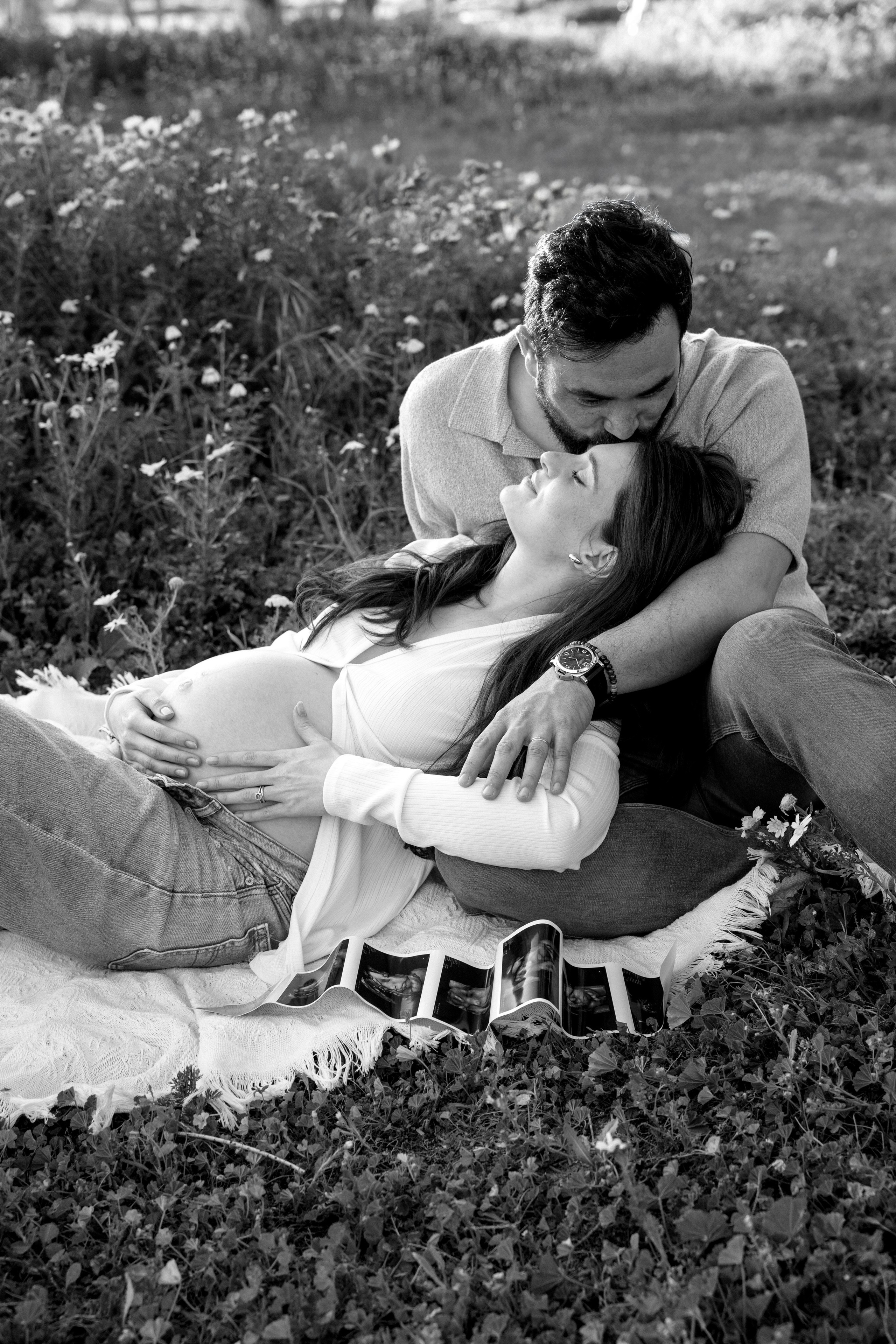 Pregnancy photoshoot (home/park/beach). Главная