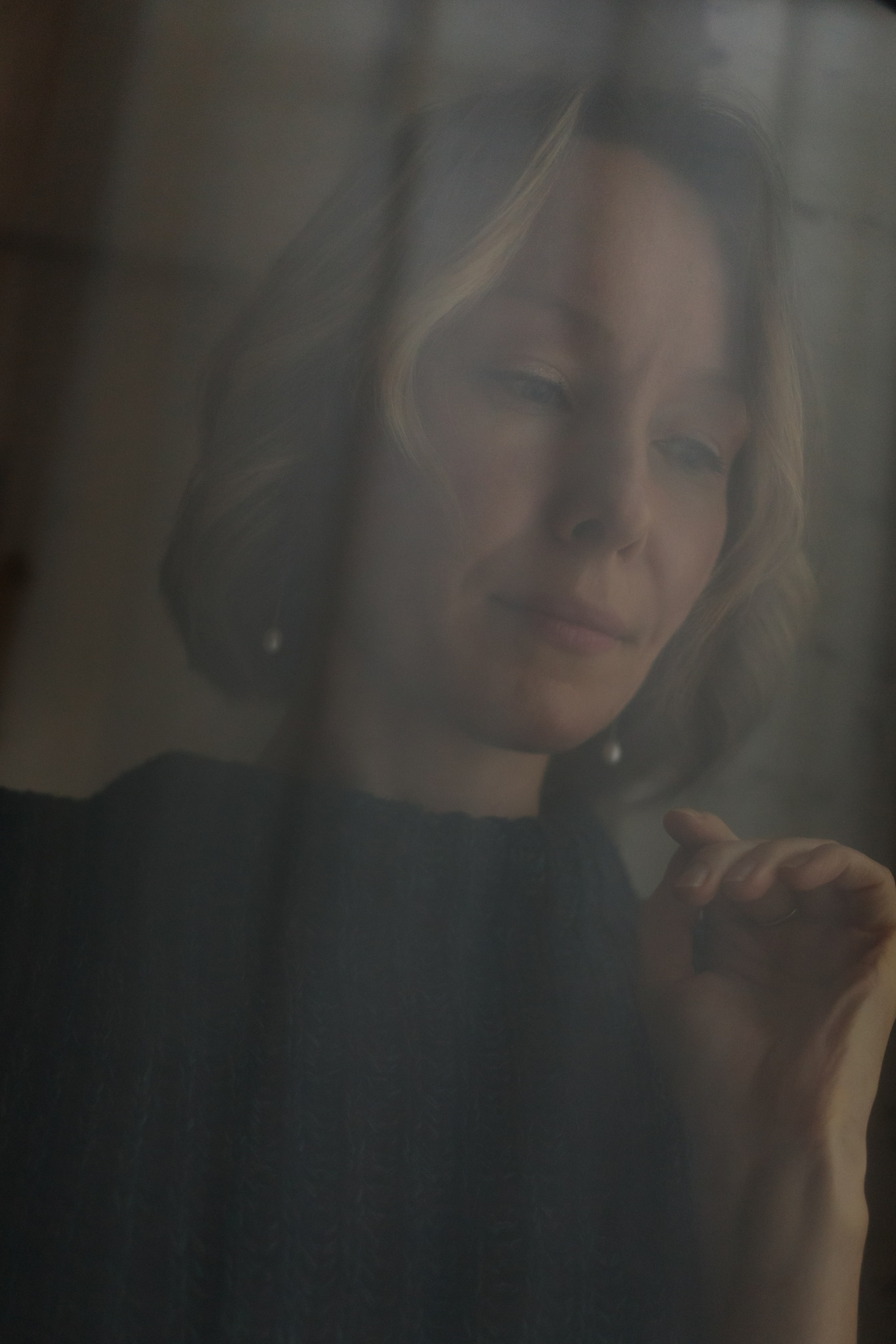 Женский портрет через туман, мягкий рассеянный свет, студия, Москва, Илья Антропов