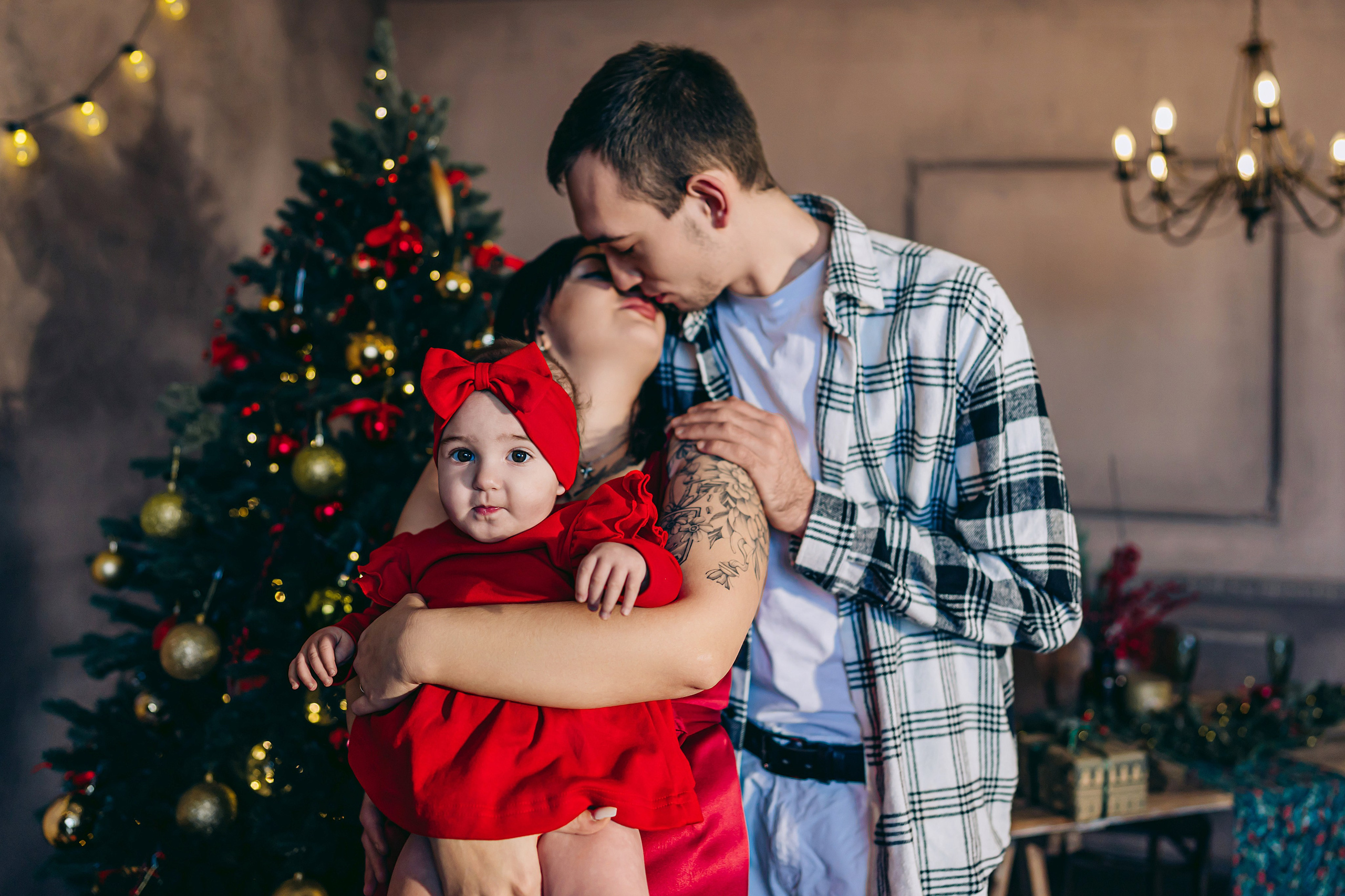 Семейная фотосессия в студии с ребенком