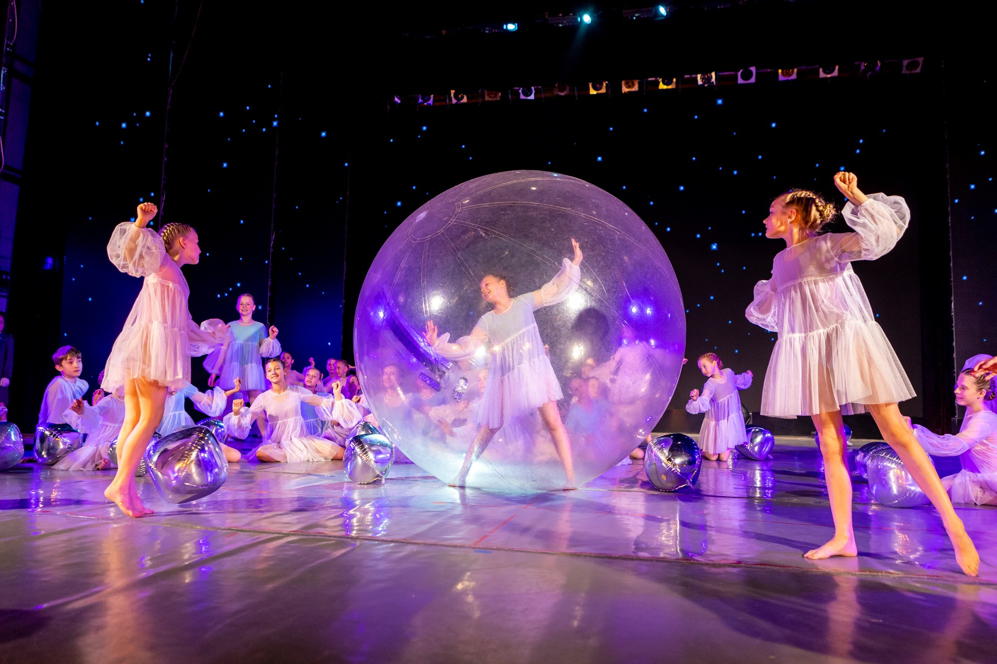 Отчетный концерт Заслуженного коллектива РФ «Жемчужинка» в Оренбурге, ДК «Россия», 2025 г. Фотограф в Оренбурге. Профессиональный фотограф