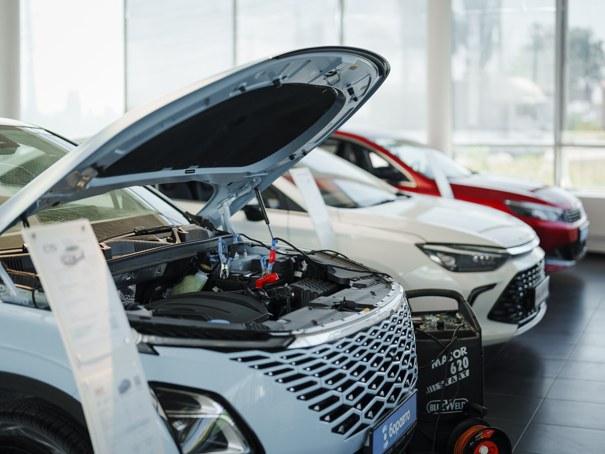 Автосалон «Боравто». Фотограф Олег Сотник