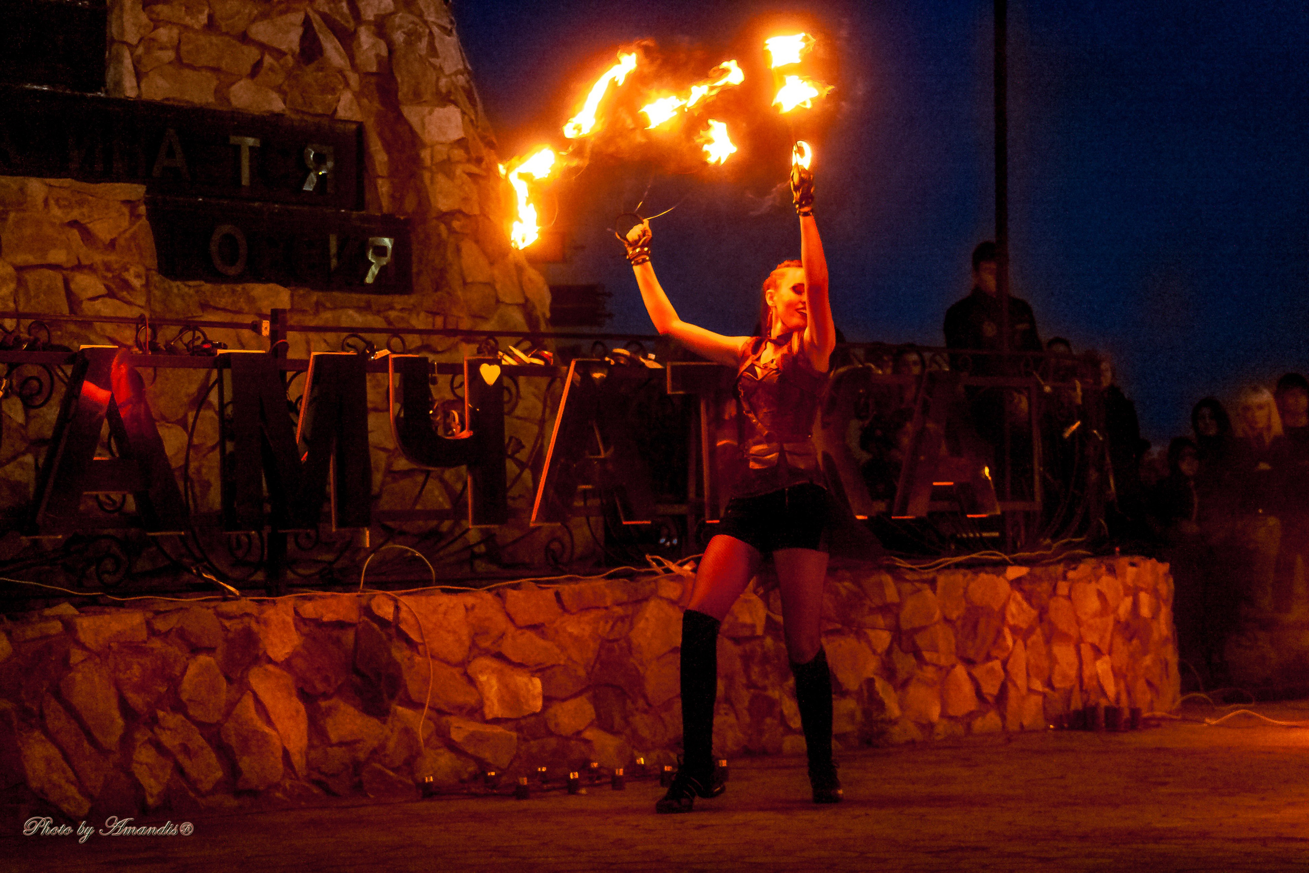 Огненное шоу у памятника «Здесь начинается Россия». Камчатка. Май 2017. Репортажная съемка в Москве и области. Анималистика