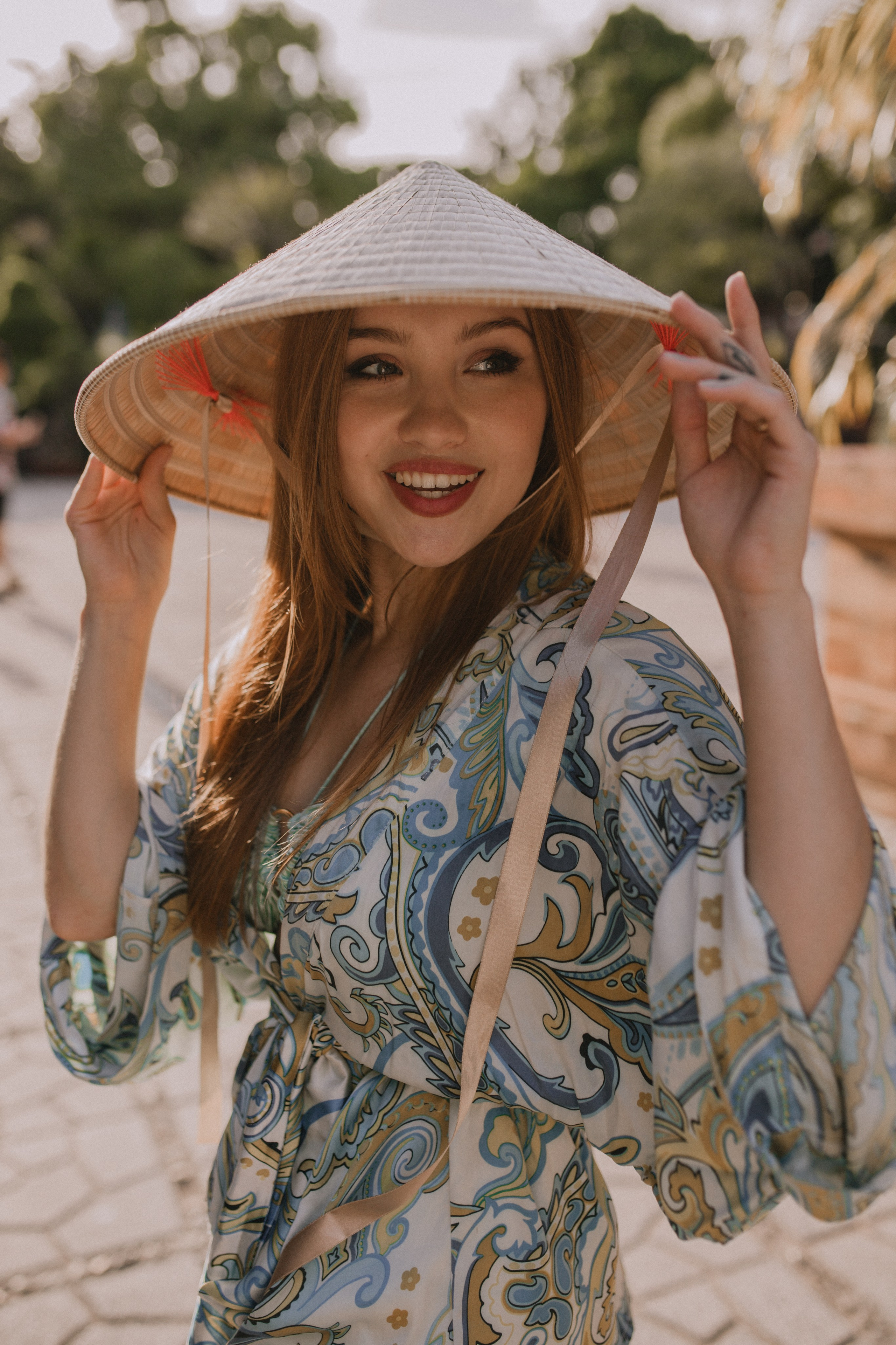 Елизавета на улицах Вьетнама. Главная