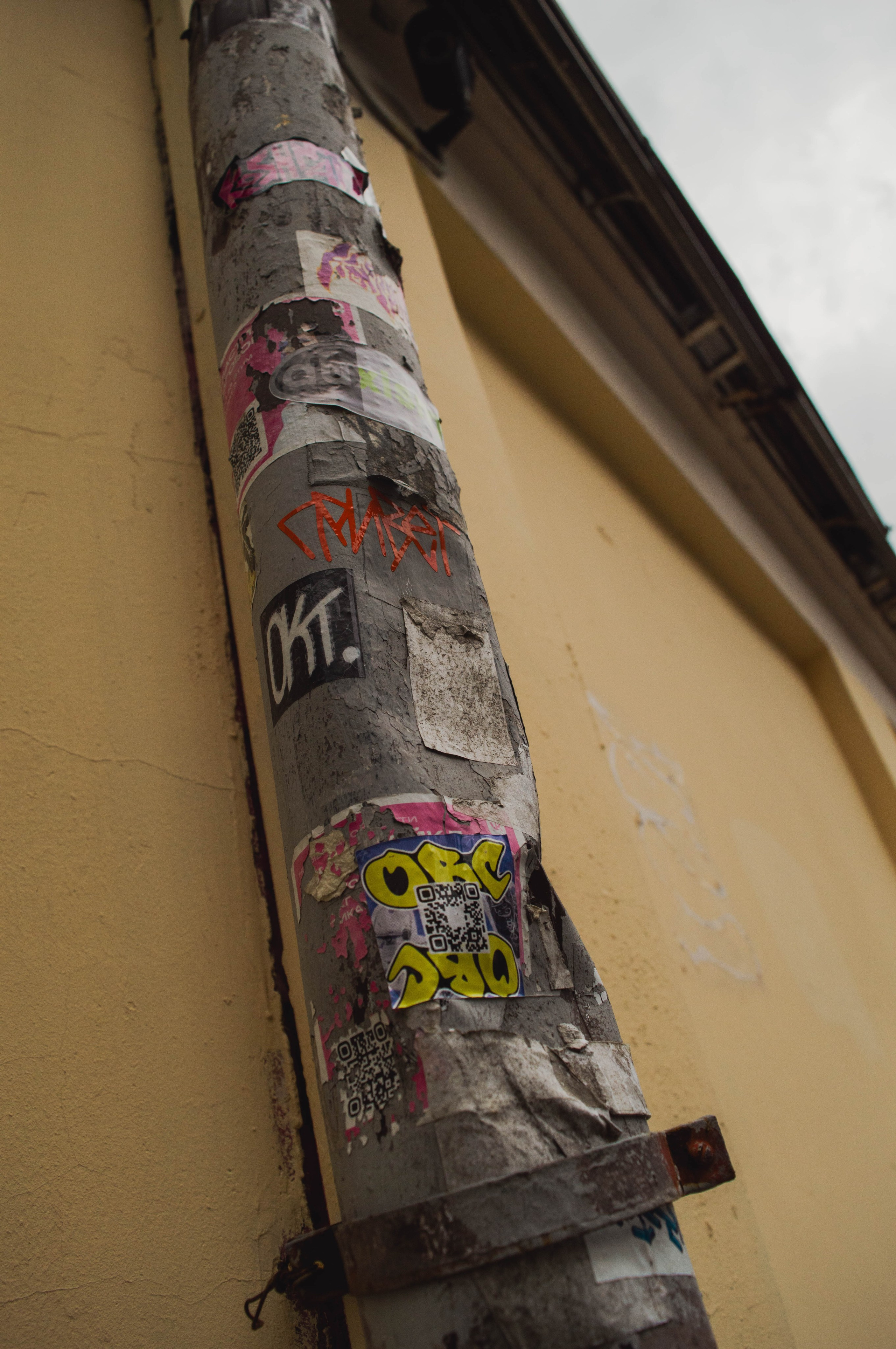 Типология «Стикербомбинг в городе». Фотограф Анастасия Лощакова в Москве