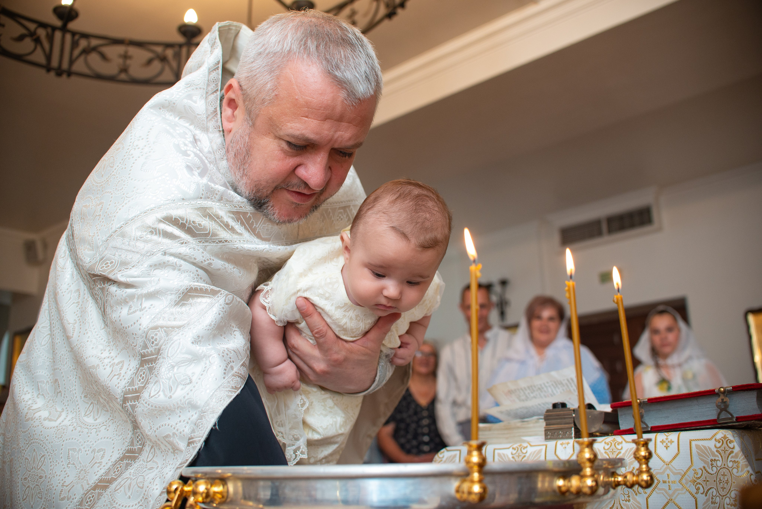 Крещение Машеньки в хр.Преображения Господня. Семейный фотограф на выписку из роддома и крещение Минск Настя Гришук
