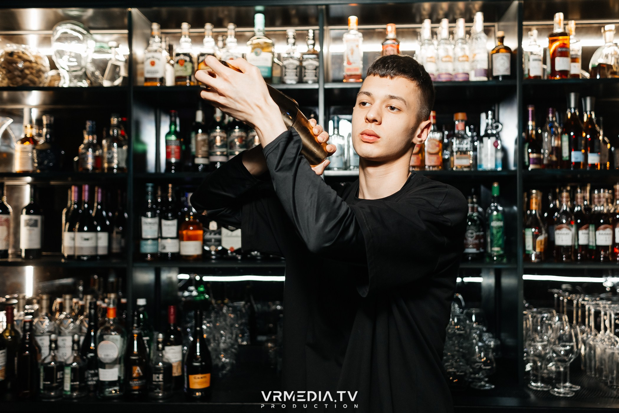 ЗИМА ХОЛОДА в караоке-баре «Volna»