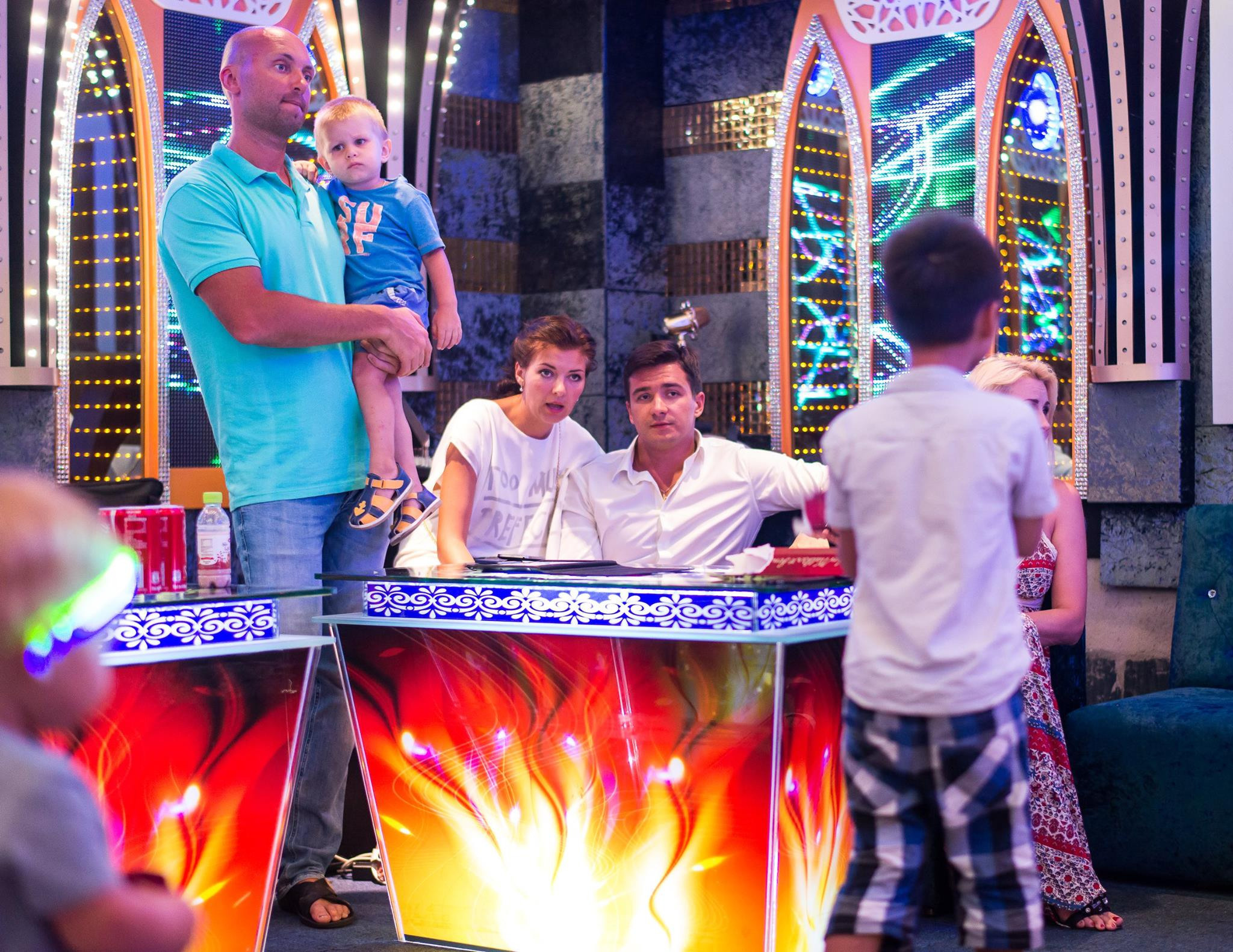 Караоке в Сайгоне '17. Юлия Розанова, коммерческий фоторепортаж в Москве