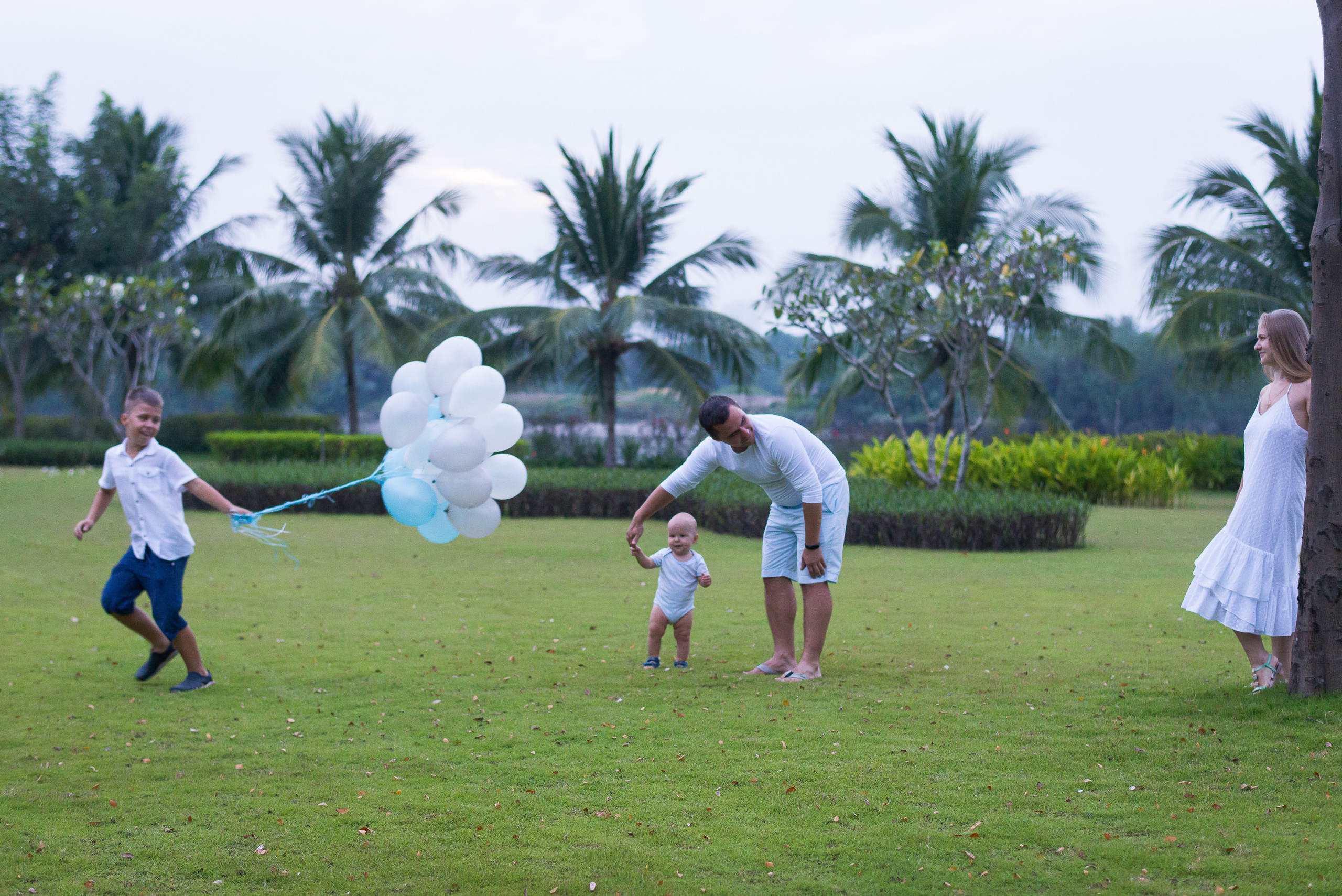 Миша и Лена, Артем 1 год. Вьетнам. Юлия Розанова, коммерческий фоторепортаж в Москве