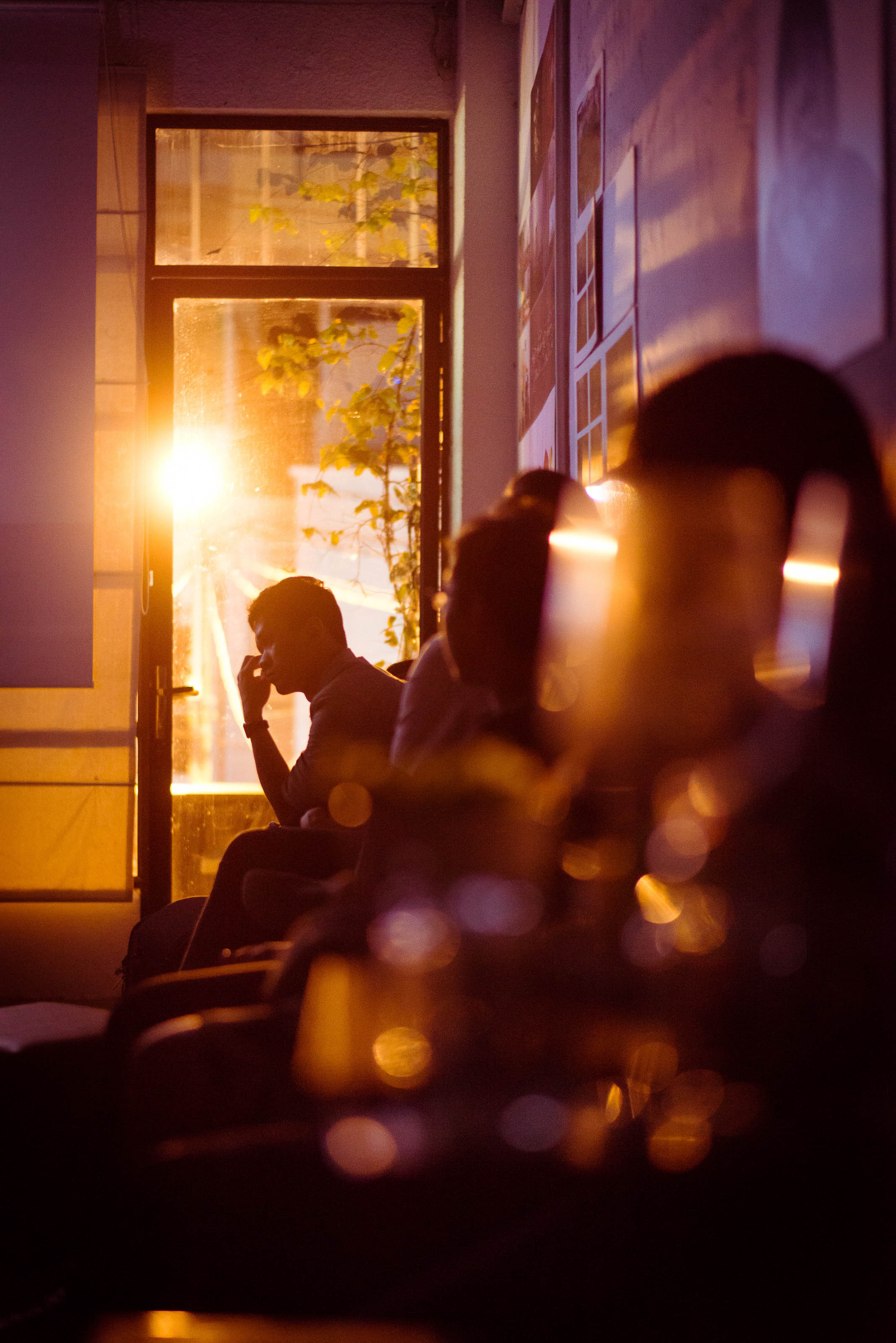 Фотограф Сергей Медведчиков в Сайгоне с выставкой '17. Юлия Розанова, коммерческий фоторепортаж в Москве