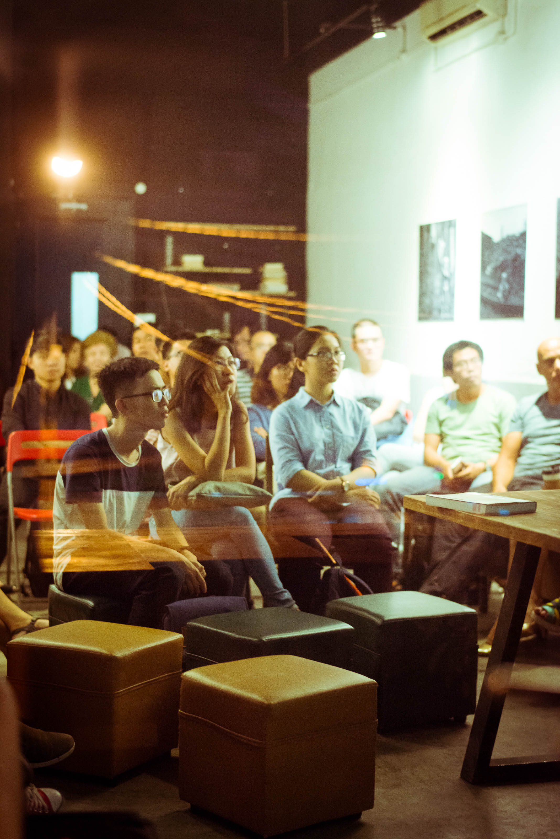 Фотограф Сергей Медведчиков в Сайгоне с выставкой '17. Юлия Розанова, коммерческий фоторепортаж в Москве