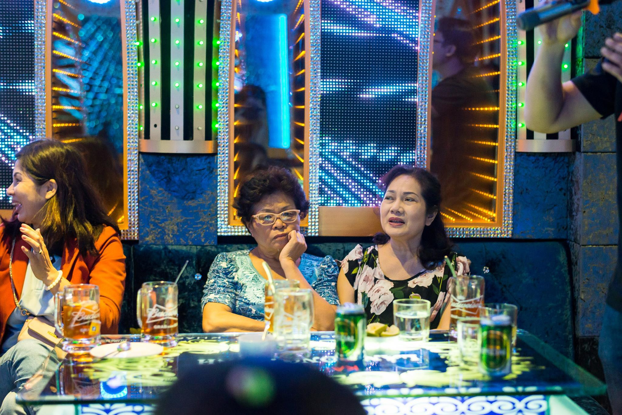 Караоке в Сайгоне '17. Юлия Розанова, коммерческий фоторепортаж в Москве