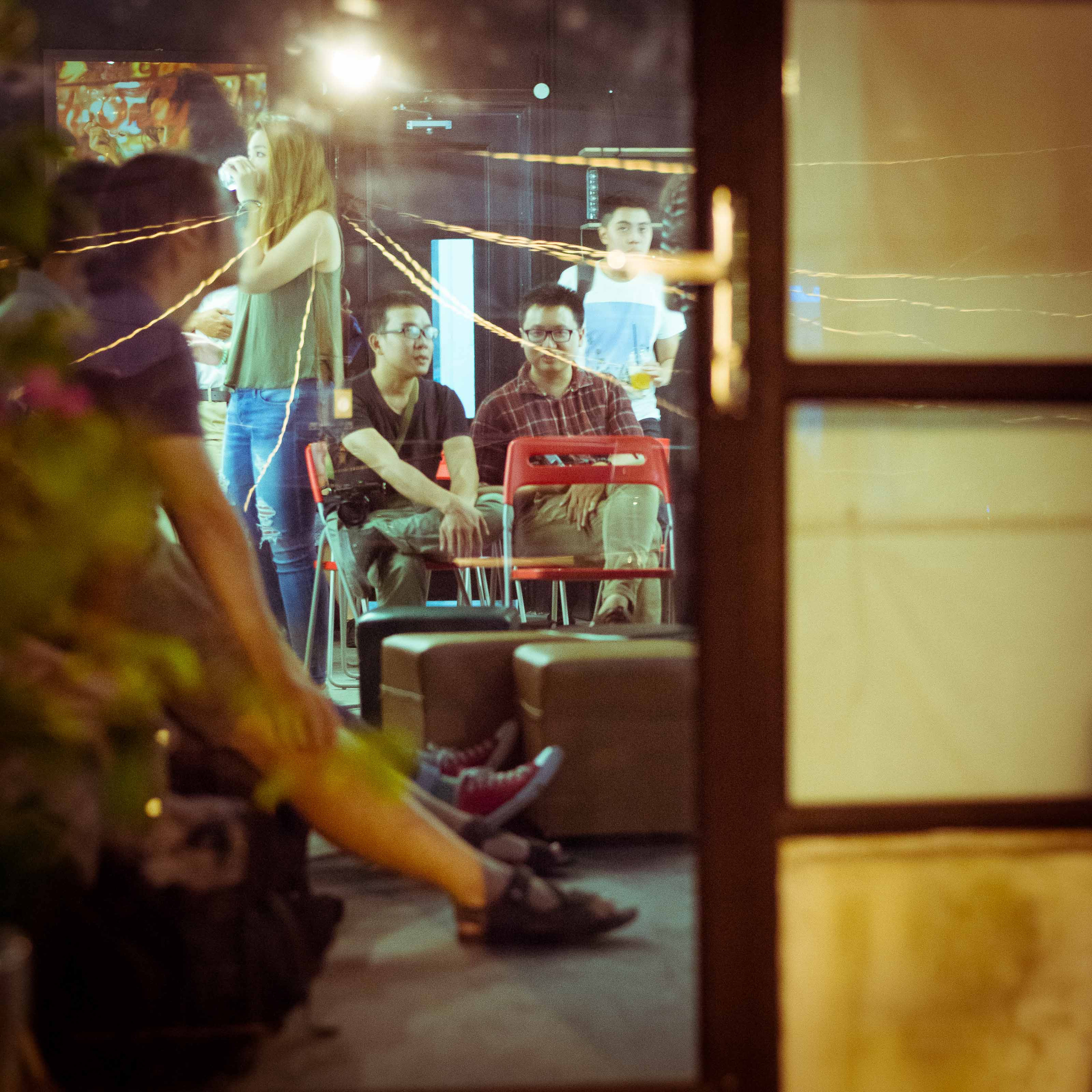 Фотограф Сергей Медведчиков в Сайгоне с выставкой '17. Юлия Розанова, коммерческий фоторепортаж в Москве